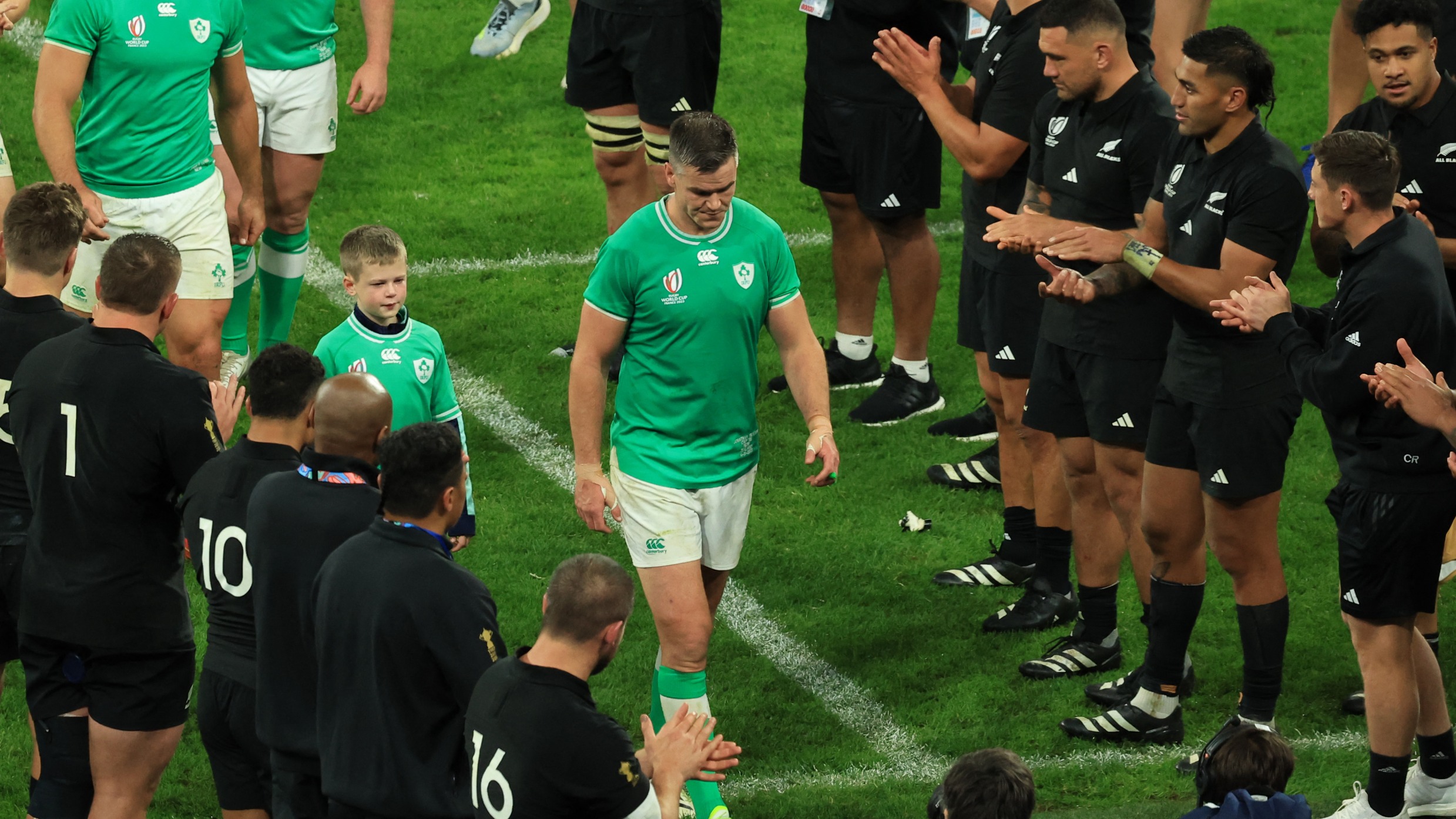 Rugby : «Profite bien de ta retraite, conn...», quand Ioane insulte Sexton à la fin du quart de finale du dernier Mondial