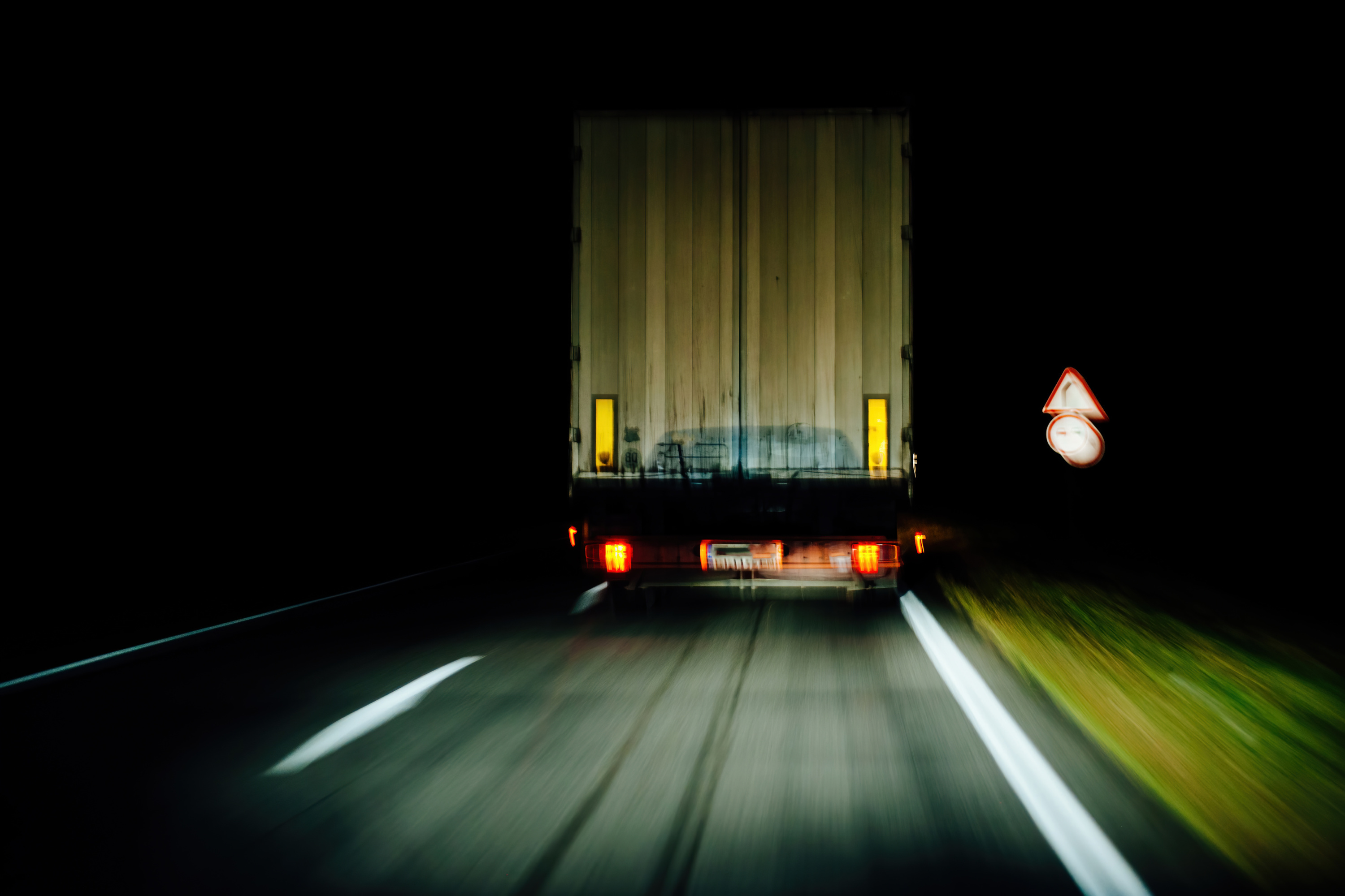 Près de Nantes, il enferme les trois jeunes qui étaient en train de siphonner le réservoir de son camion