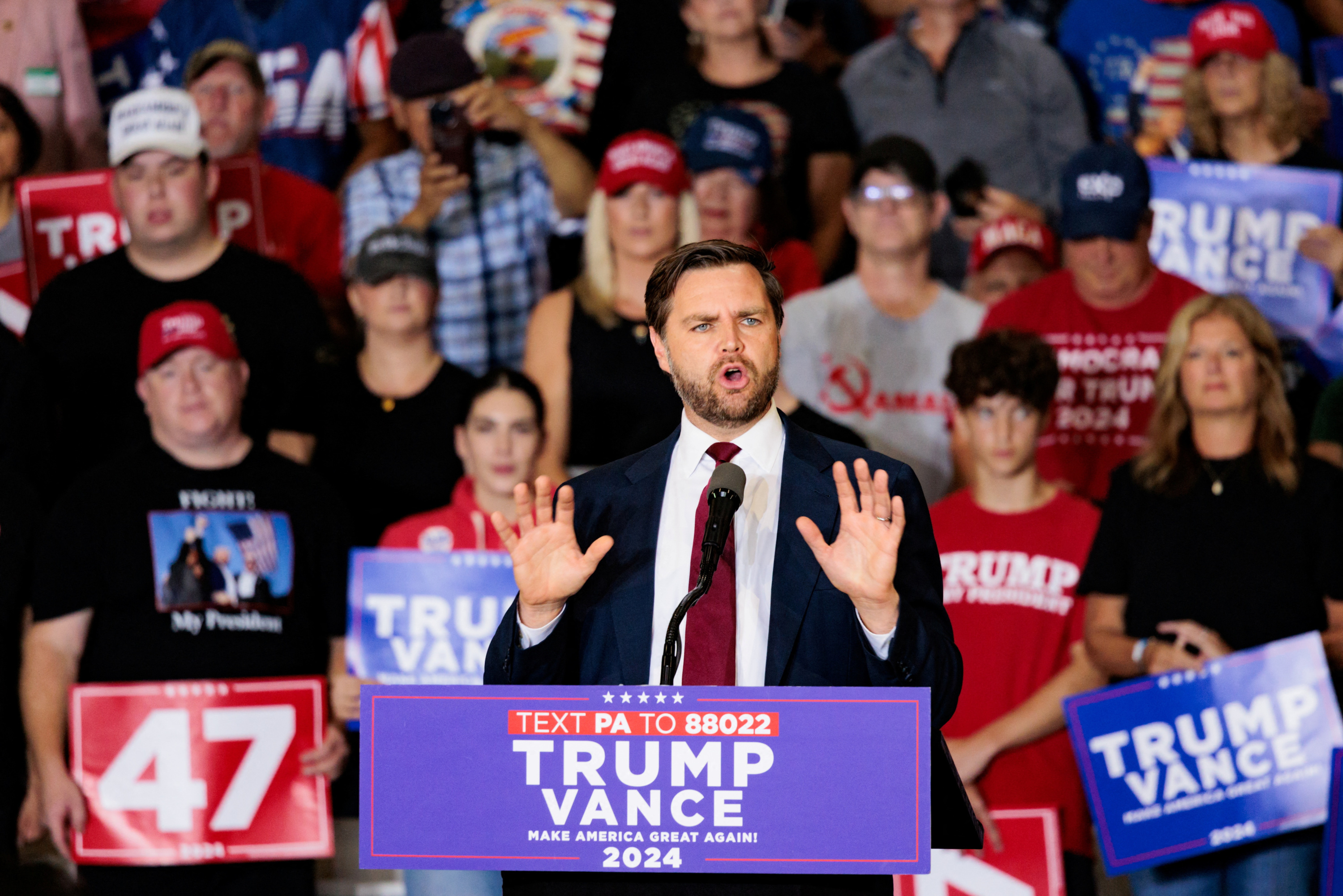 Présidentielle américaine&nbsp;: pourquoi le colistier de Donald Trump, JD Vance, a-t-il changé plusieurs fois de nom&nbsp;?