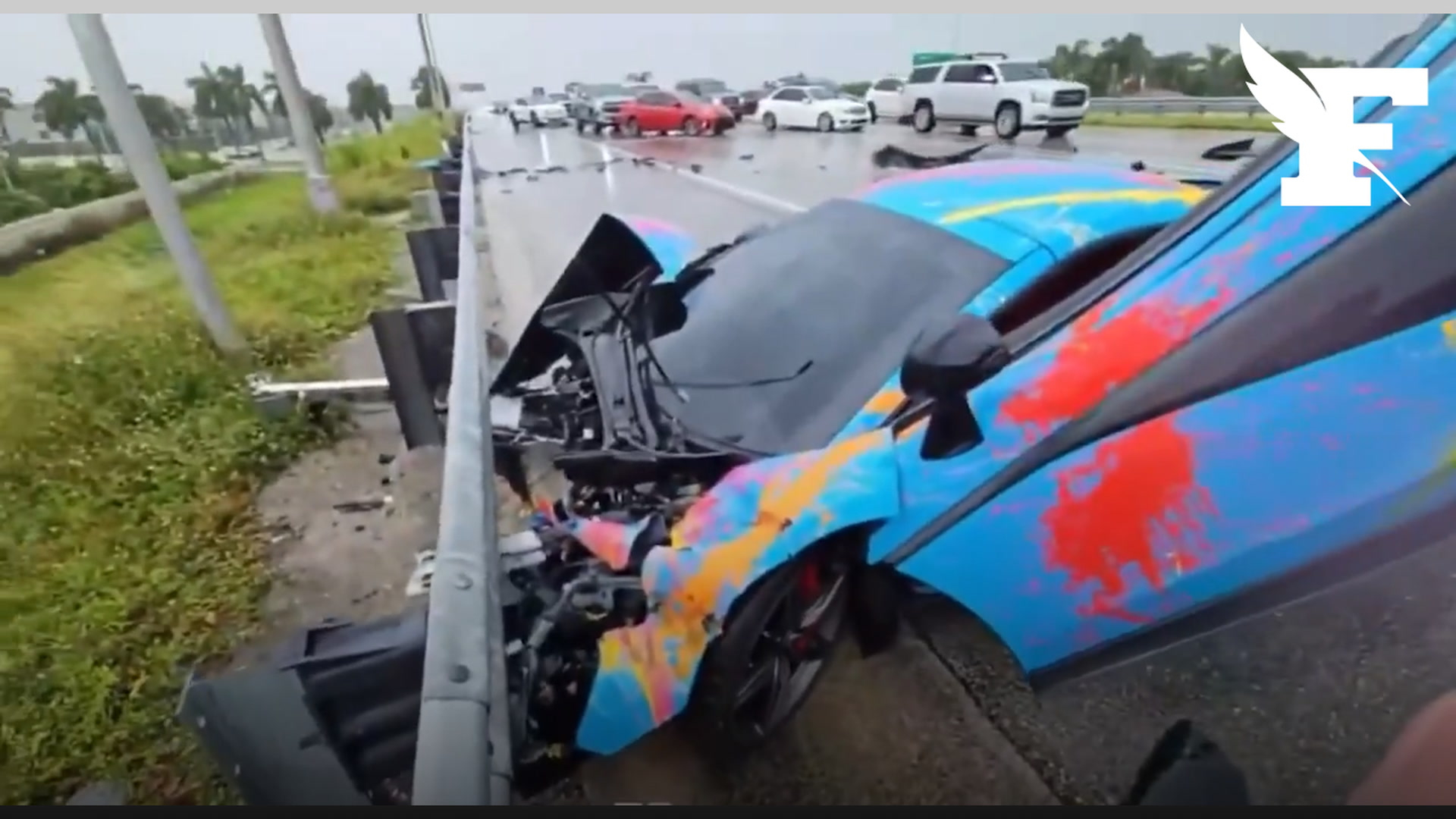 Téléphone à la main, un youtubeur accidente sa McLaren sur l’autoroute en plein live