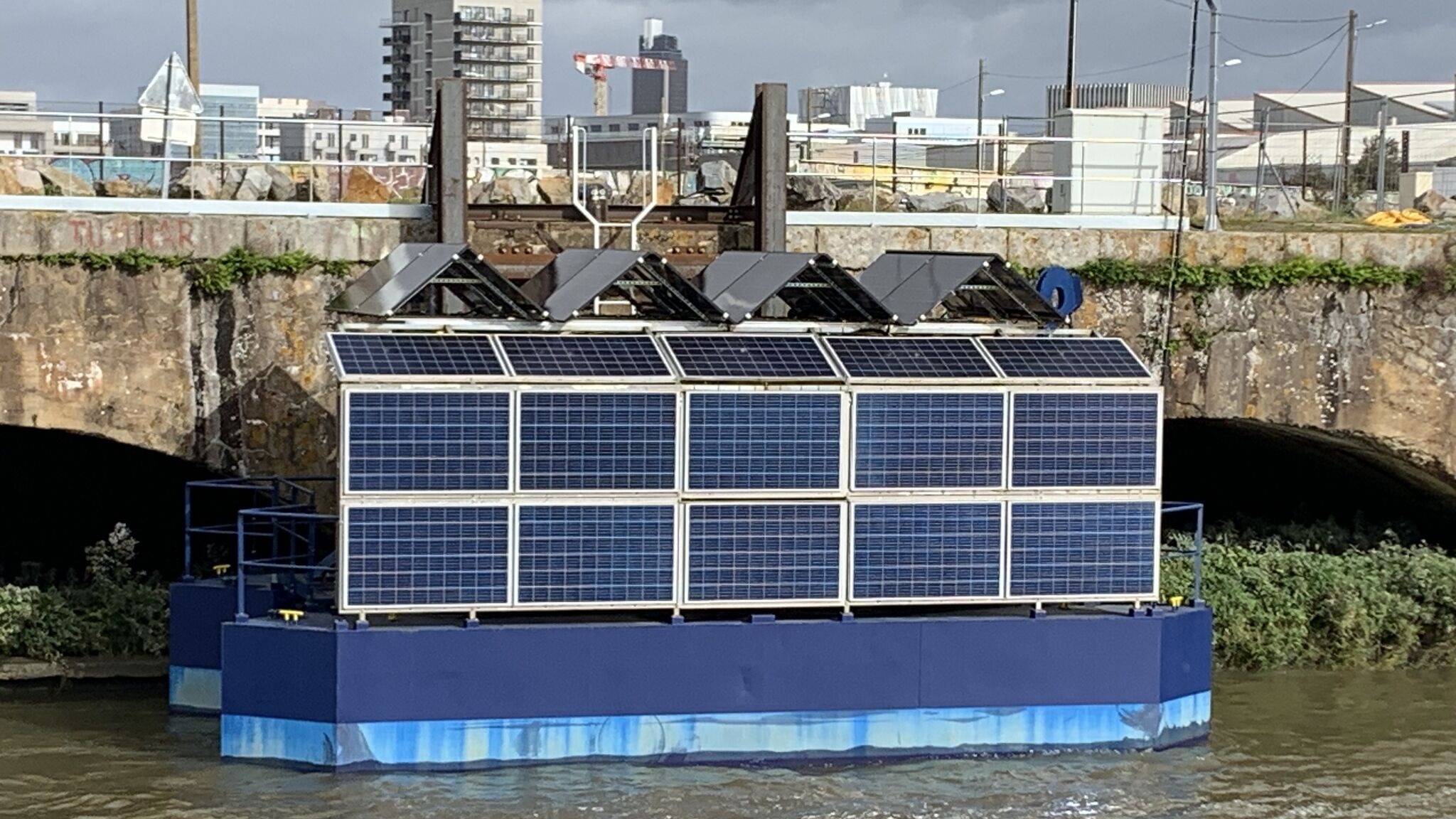 Nantes&nbsp;: un «data center» flottant sur la Loire, avant-goût du numérique durable