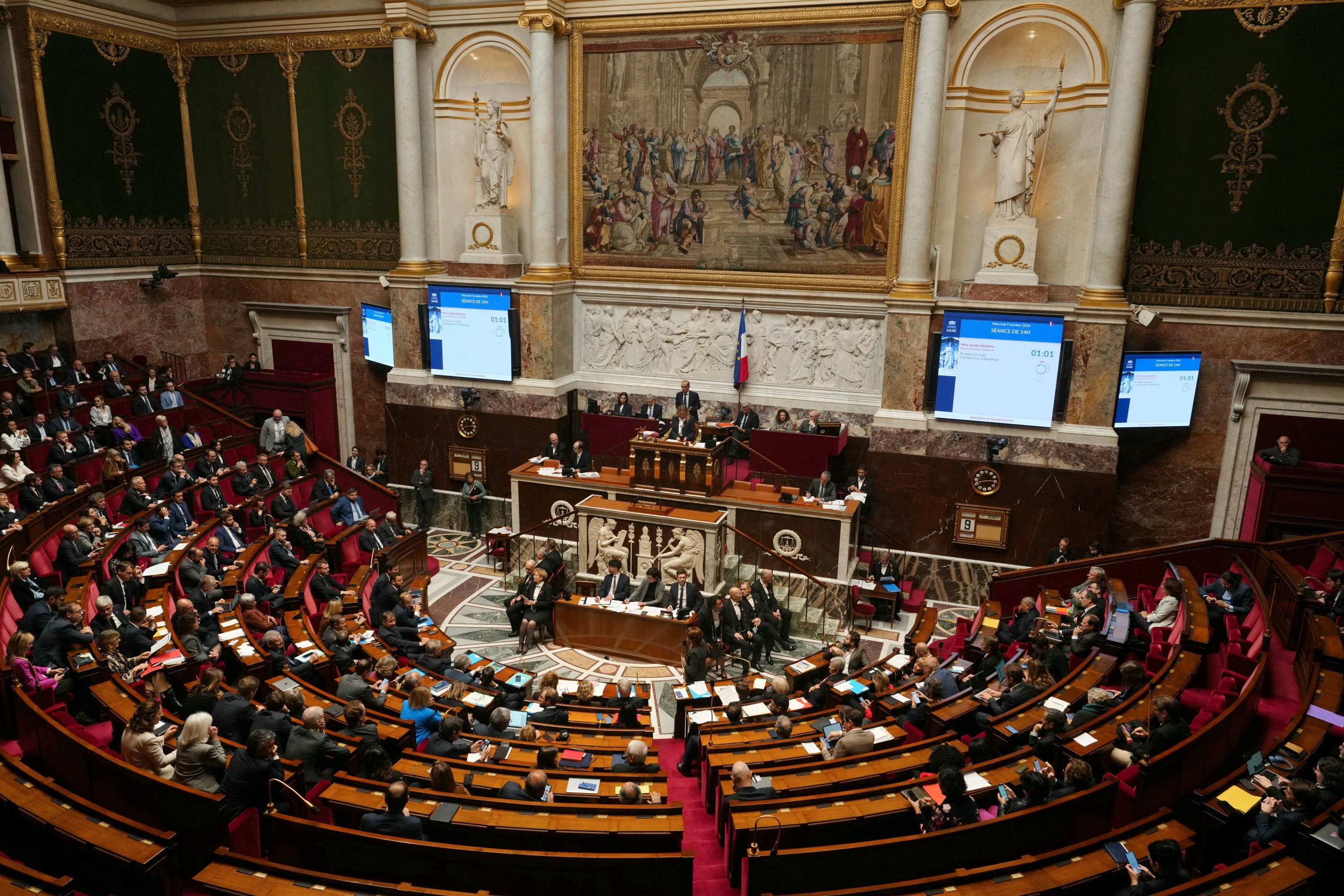 Commission LFI, Hémicycle hostile, arme du 49-3 et menace de censure... Le parcours du combattant qui attend le budget au Parlement