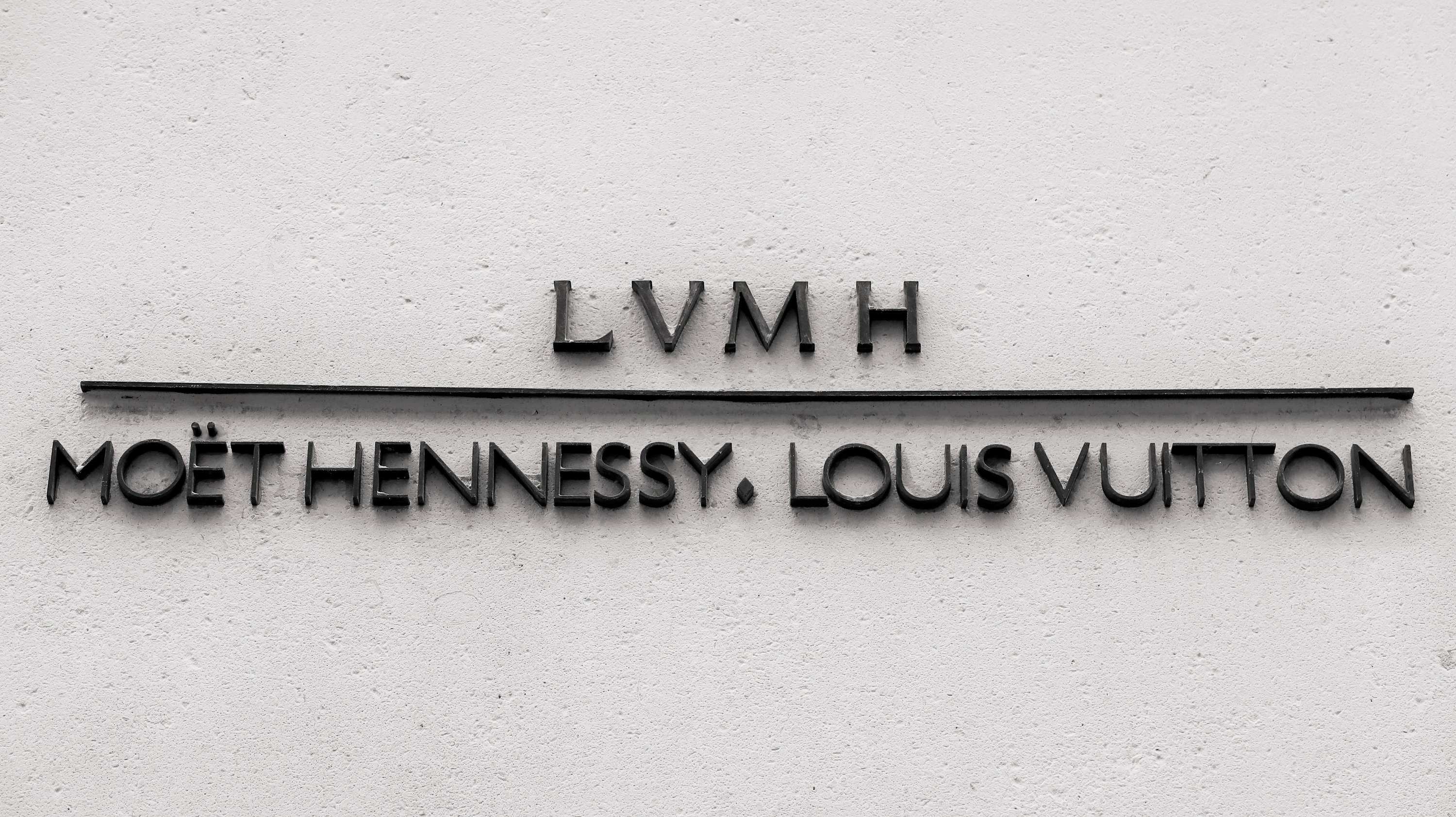 «L'impact devrait se situer entre 700 et 800 millions d'euros» : pour LVMH, la facture de la surtaxe sur les sociétés s’annonce salée