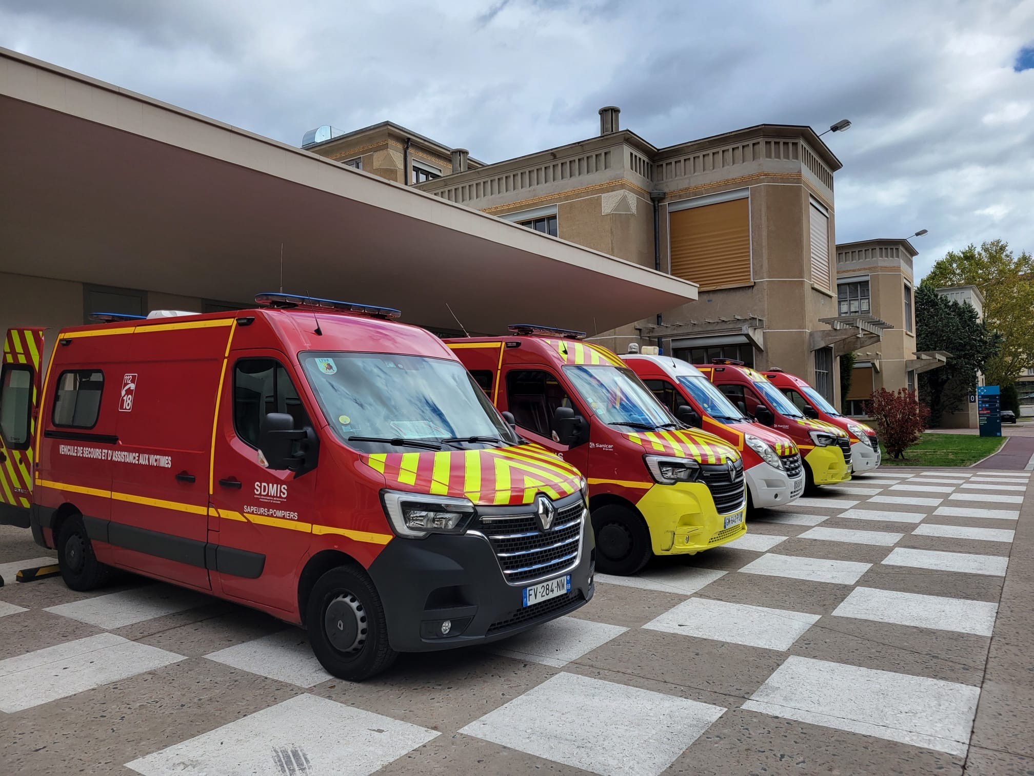 «C'est autant de monde indisponible en cas d'incendie» : bloqués dans des urgences saturées, les pompiers lyonnais sonnent l'alarme