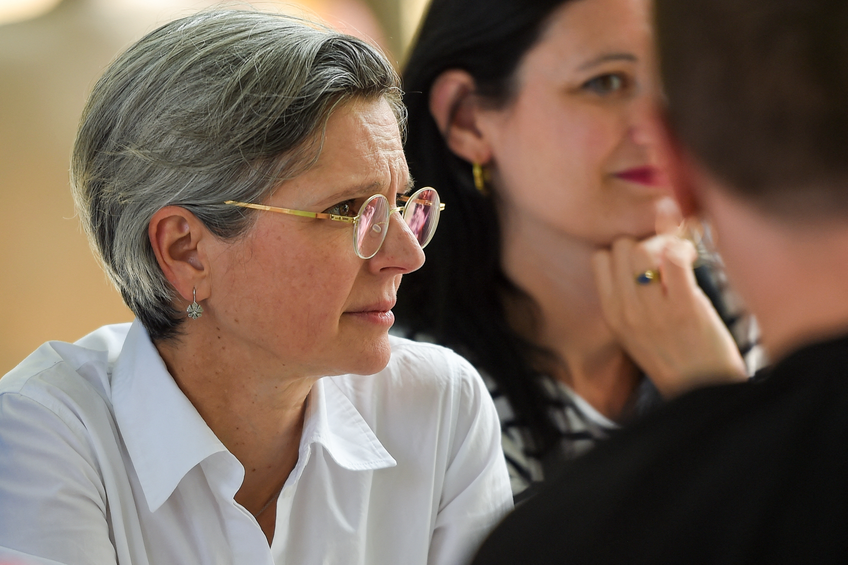 Sandrine Rousseau appelle le député LFI Andy Kerbrat, pris en flagrant délit d'achat de drogue, à ne pas démissionner