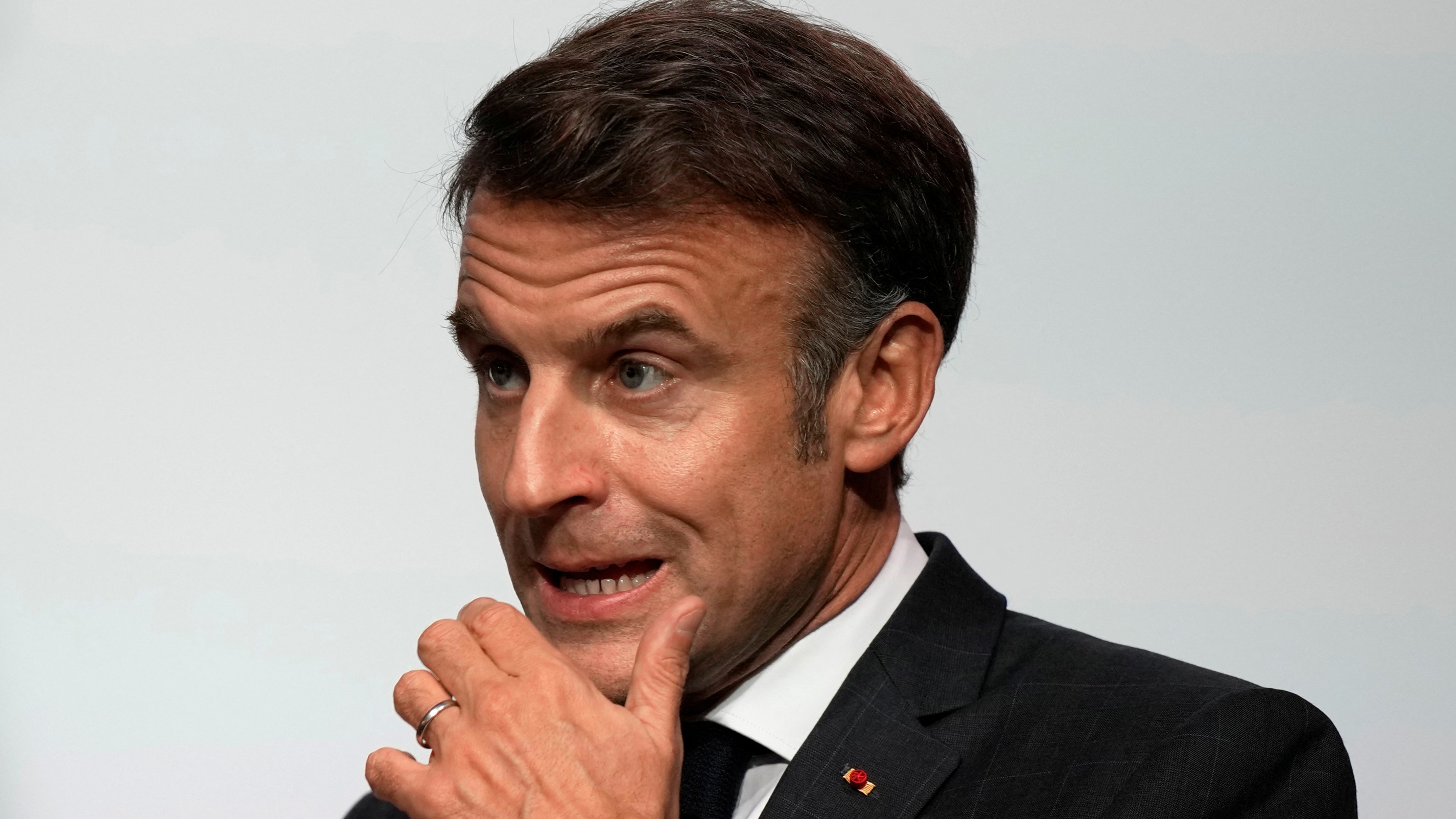 «Quand on aime l'industrie (...) il faut donner la possibilité à nos entrepreneurs de réussir» : la pique d’Emmanuel Macron au gouvernement sur les hausses d'impôts