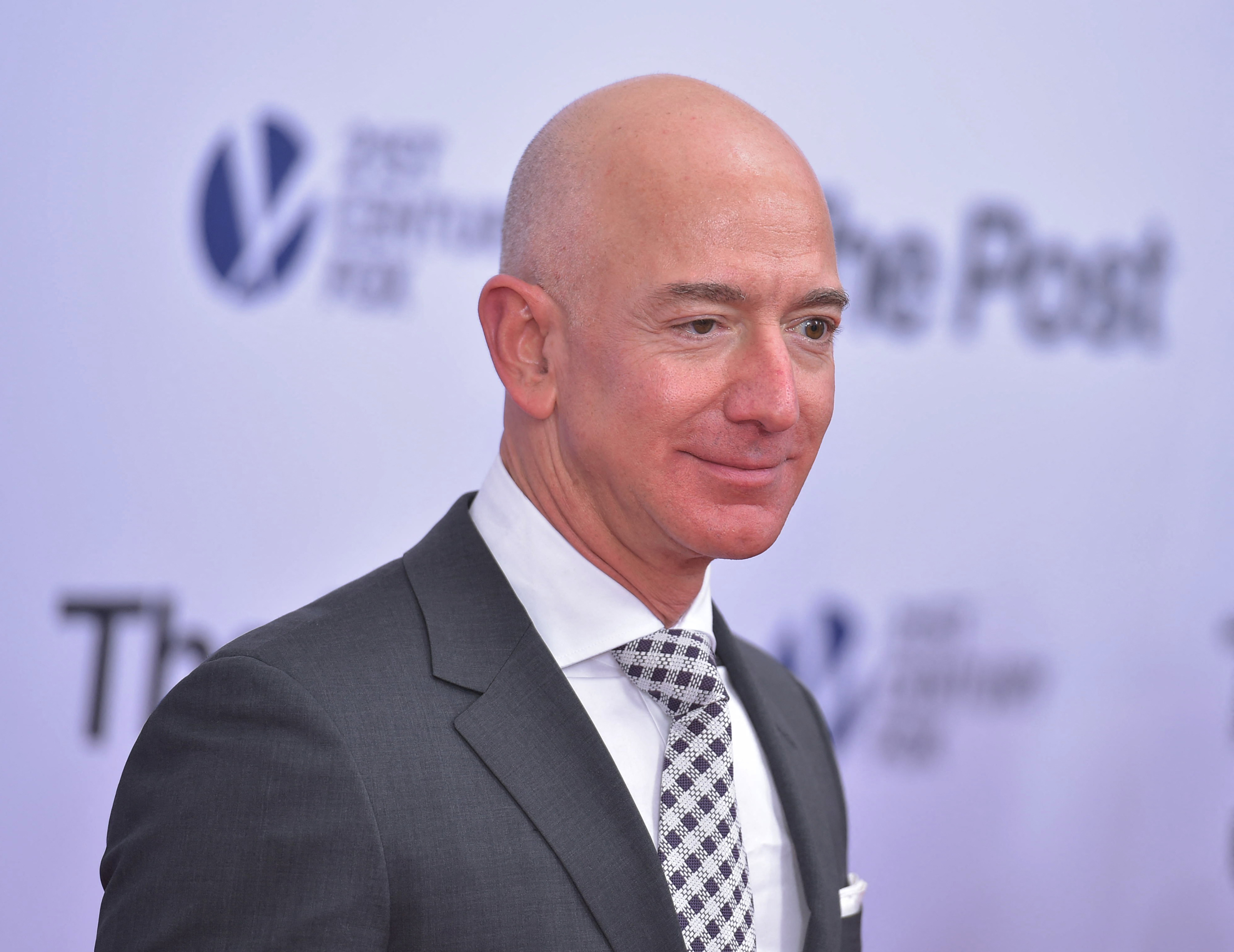 « Nous allons tous mourir dans le noir et Jeff Bezos a éteint la lumière » : la décision du «Washington Post» de ne pas appeler à voter pour Harris crée la polémique