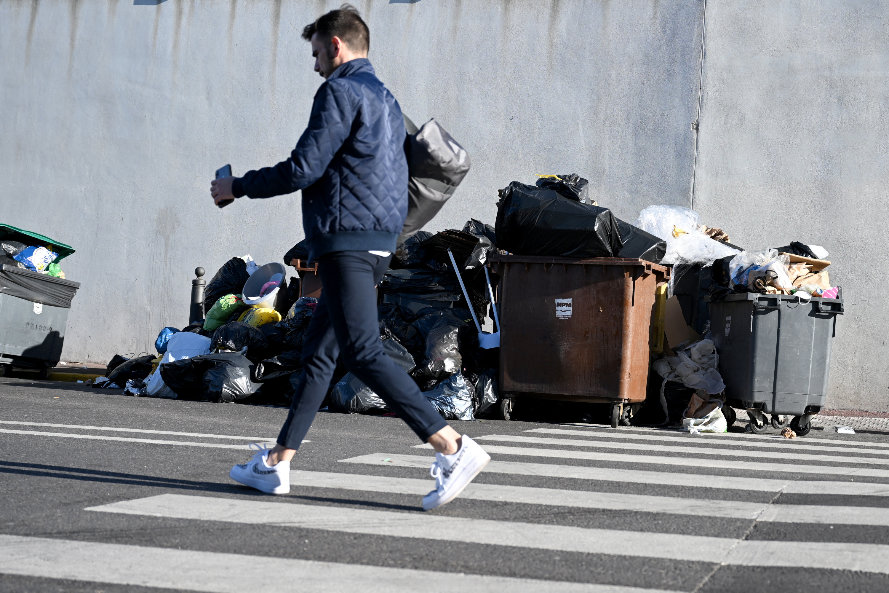 Marseille : dix caissons à ordure installés pour répondre à une grève d’éboueurs du privé