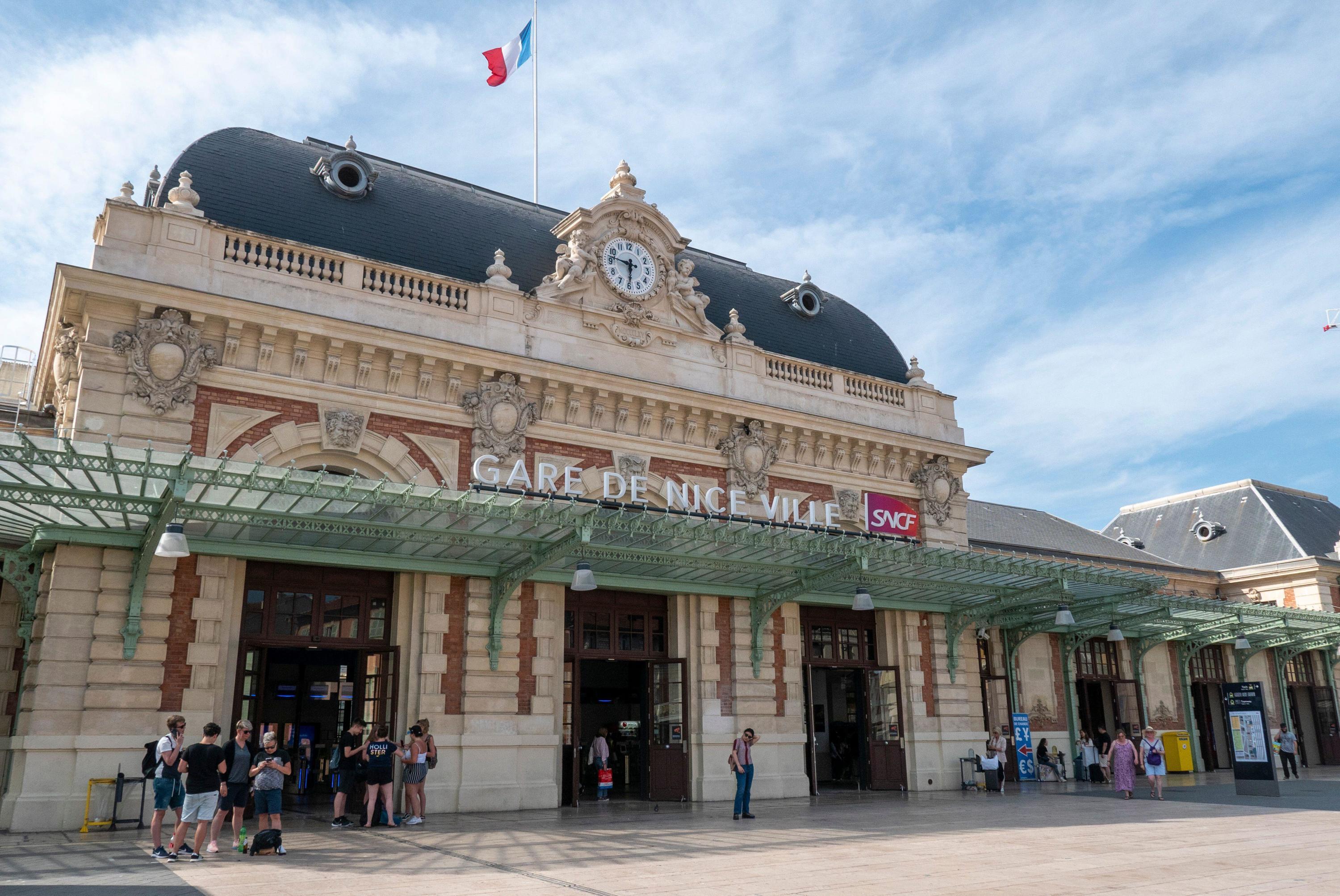 Nice : des armes, dont une kalachnikov, découvertes dans les toilettes de la gare du centre-ville