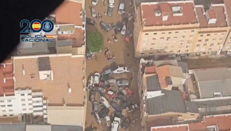 Inondations meurtrières en Espagne: les images aériennes apocalyptiques diffusées par la police