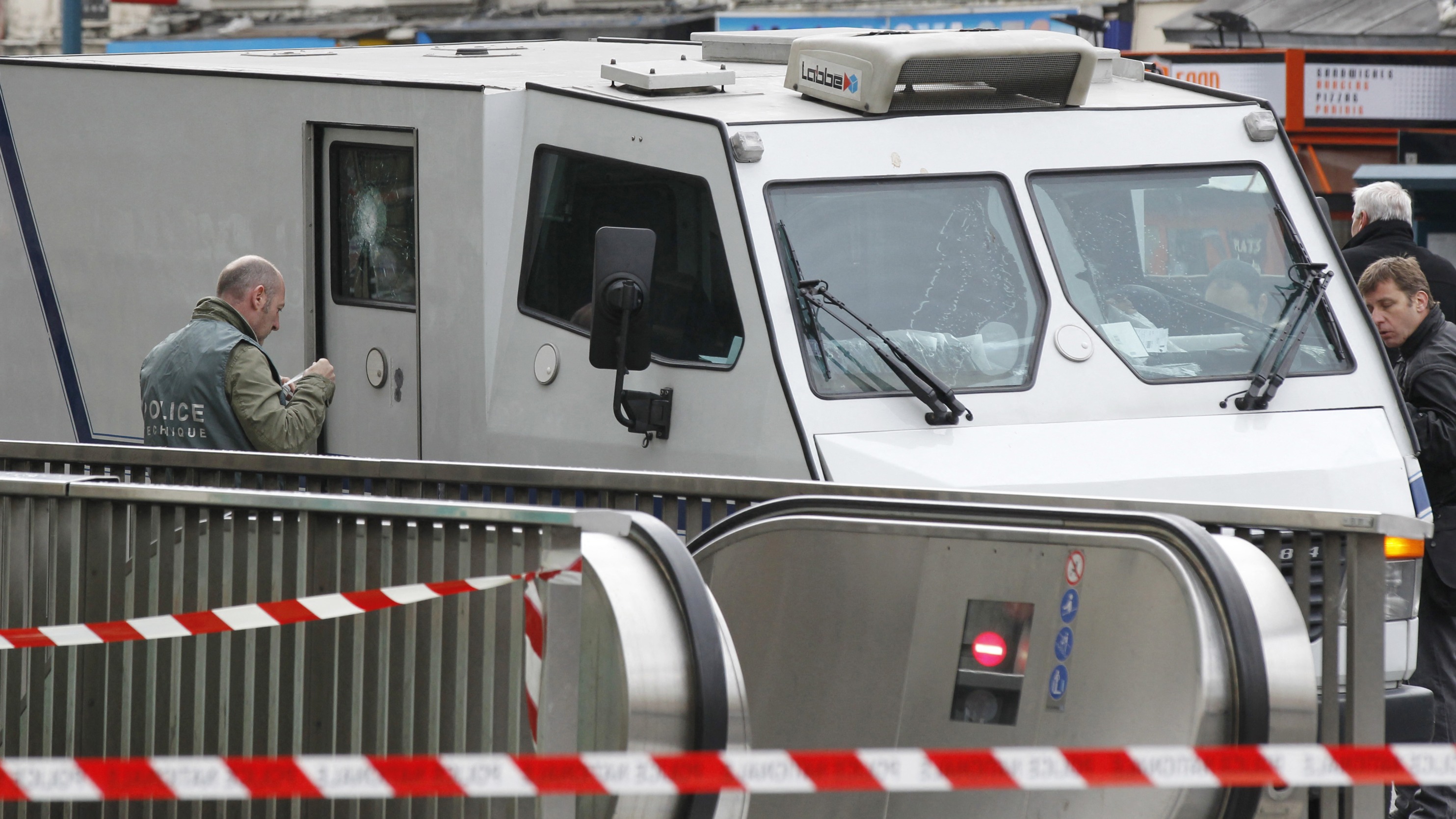 Un commando lourdement armé tente de braquer un Fourgon blindé près de Lyon