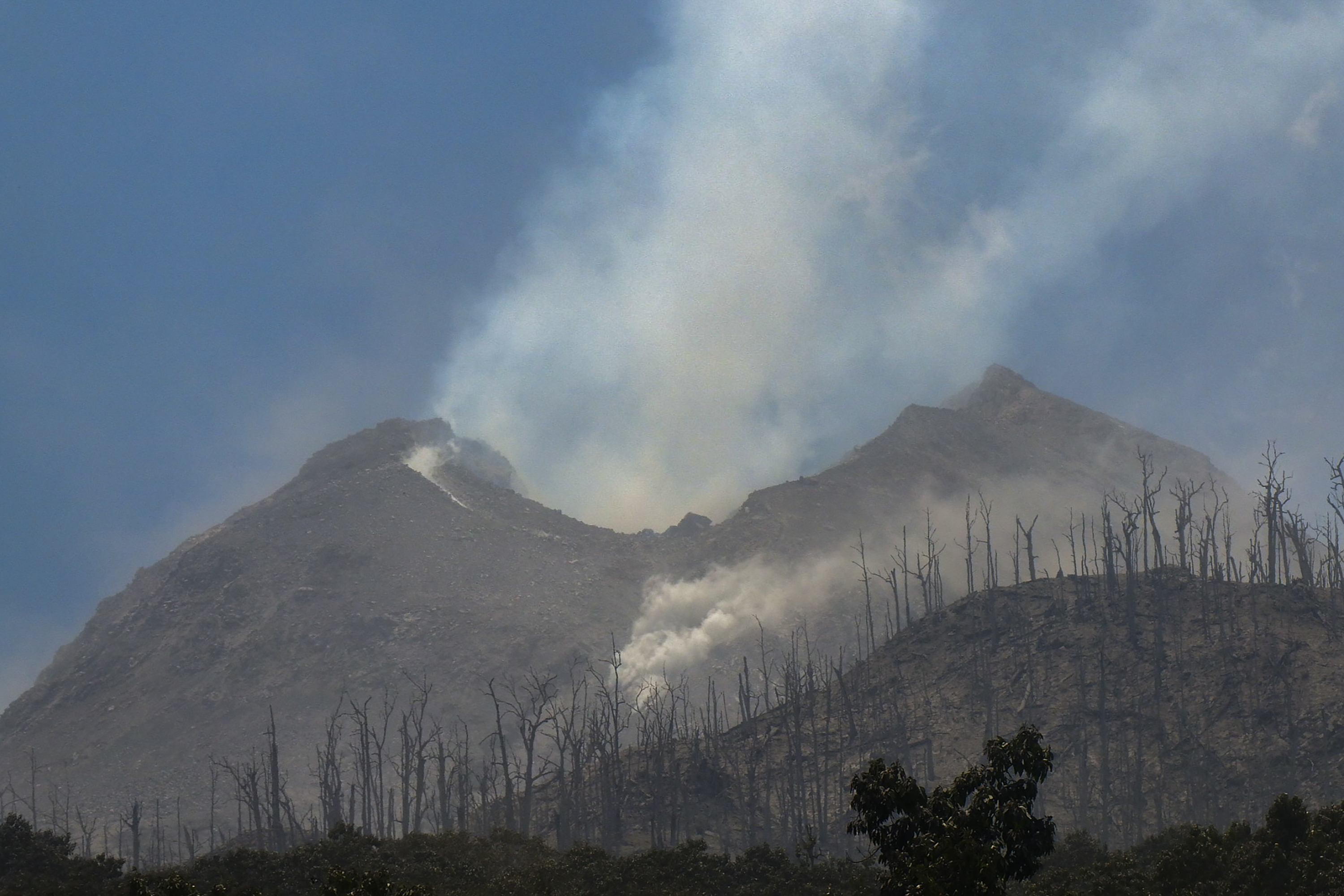 Indonésie : une éruption volcanique fait dix morts