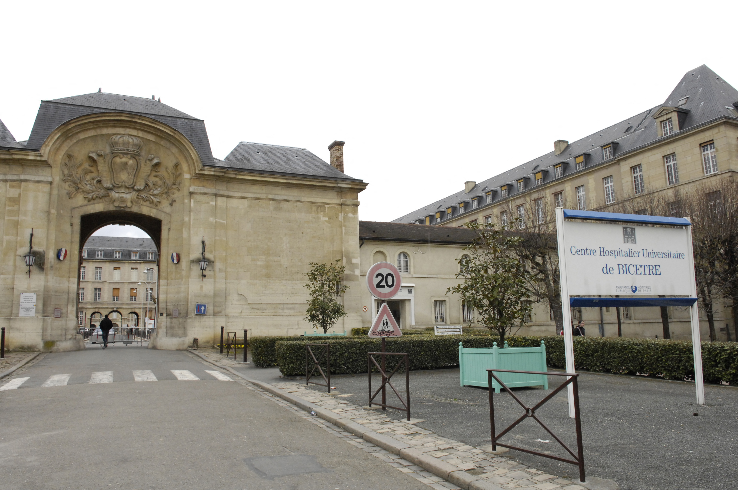 Un médecin de l’hôpital Bicêtre agressé, la garde à vue du suspect en cours