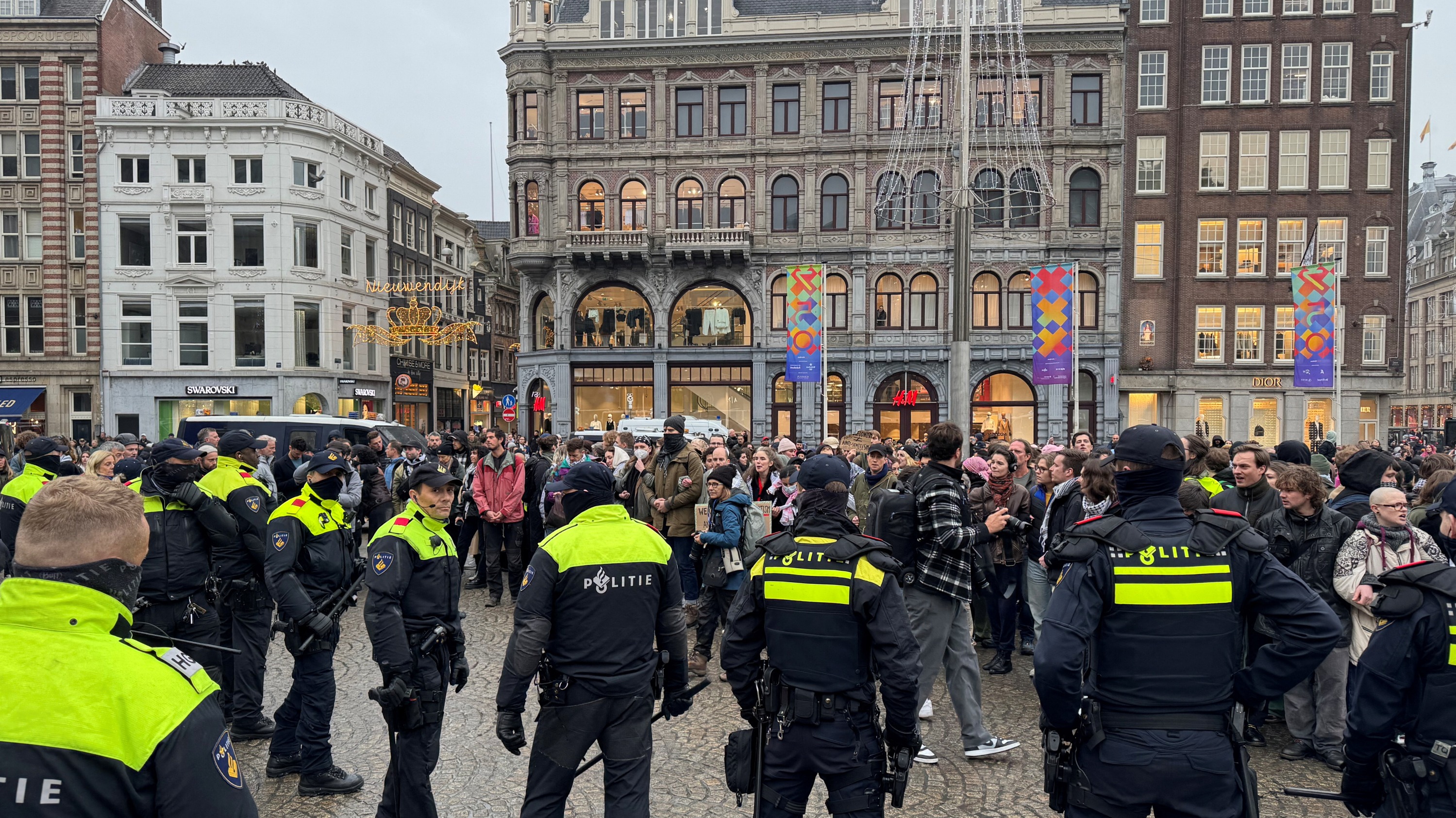 Amsterdam : la police néerlandaise arrête des dizaines de manifestants pro-palestiniens