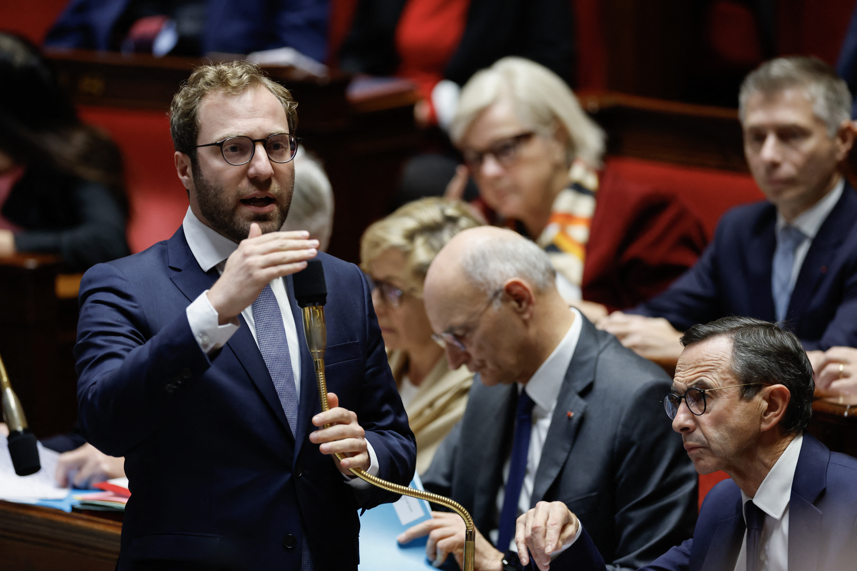 Travailler «gratuitement» 7 heures par an : cette piste qui intéresse le ministre de l’Économie pour renflouer la Sécurité sociale