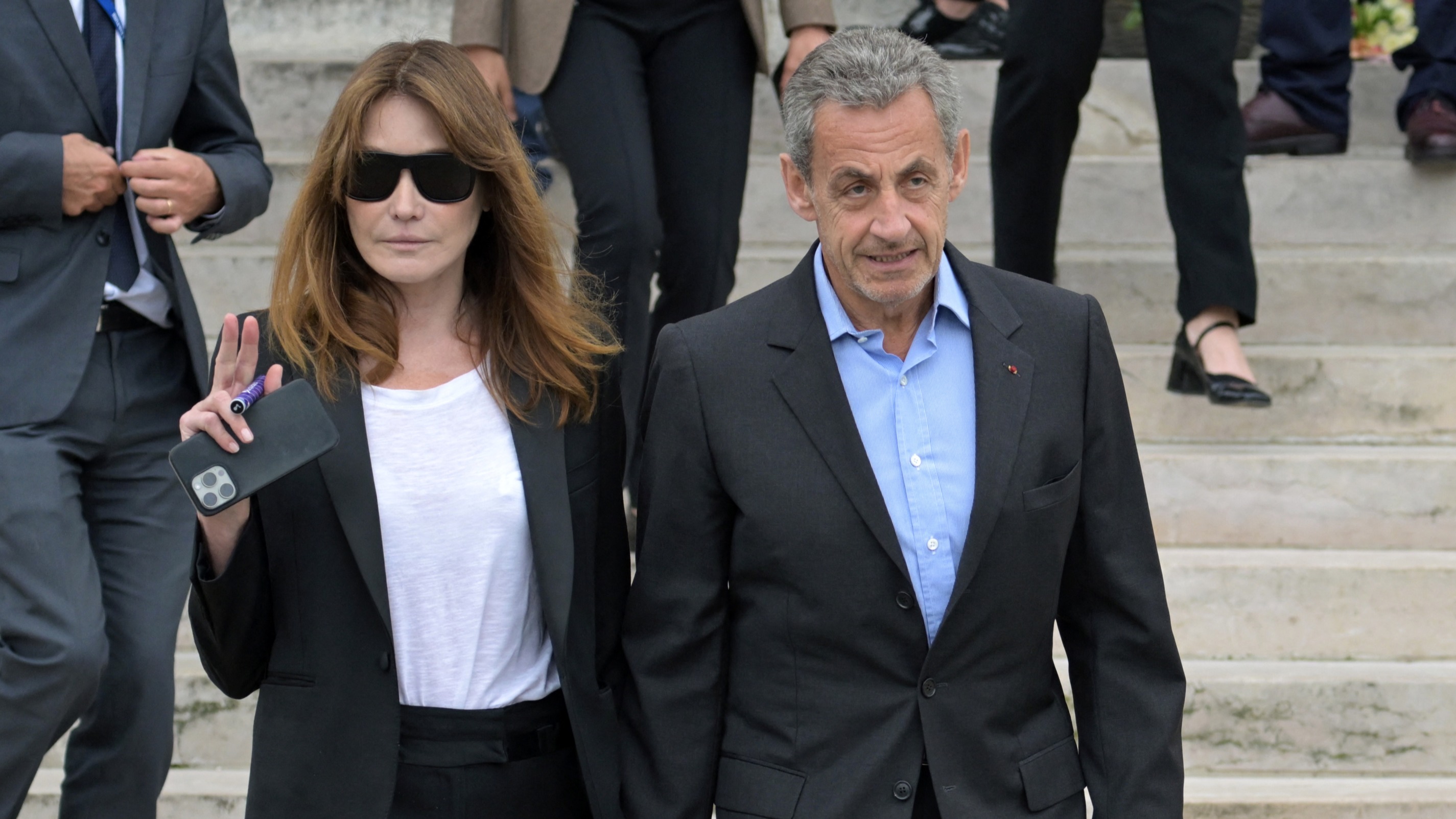 Rétractation de Takieddine : Carla Bruni-Sarkozy reconnaît avoir possédé un téléphone au cœur de l'enquête