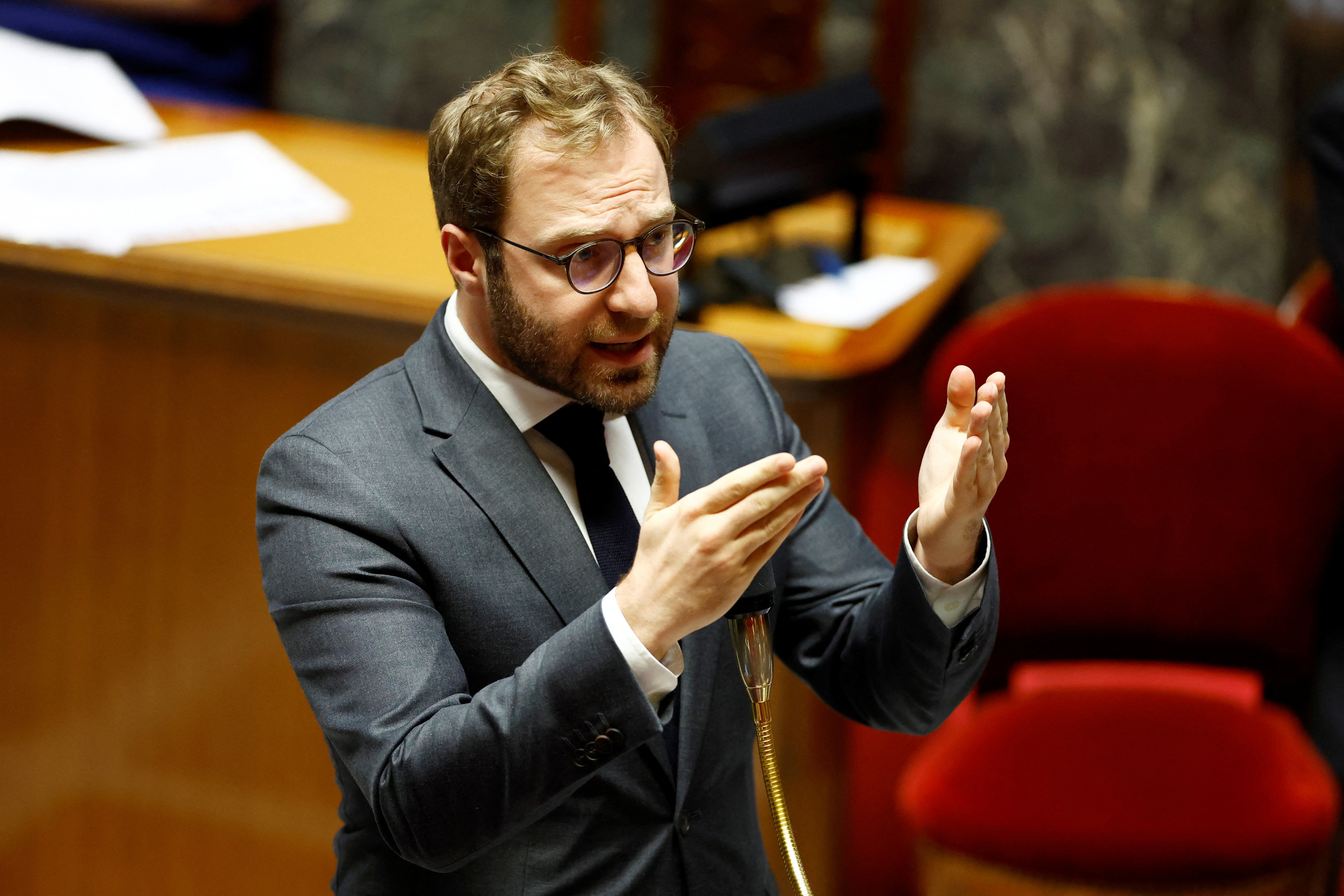 Budget : Antoine Armand se dit prêt à «des concessions» pour éviter une «tempête» financière à la France