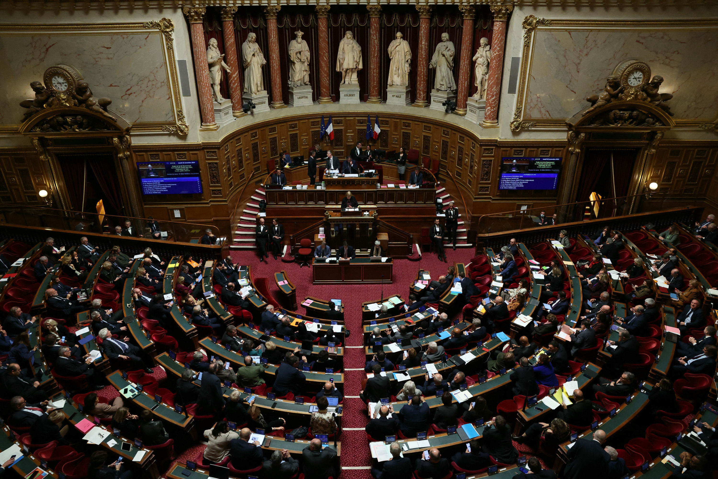 Budget de l'État : le Sénat décide de revoter plusieurs mesures, la gauche quitte l’Hémicycle