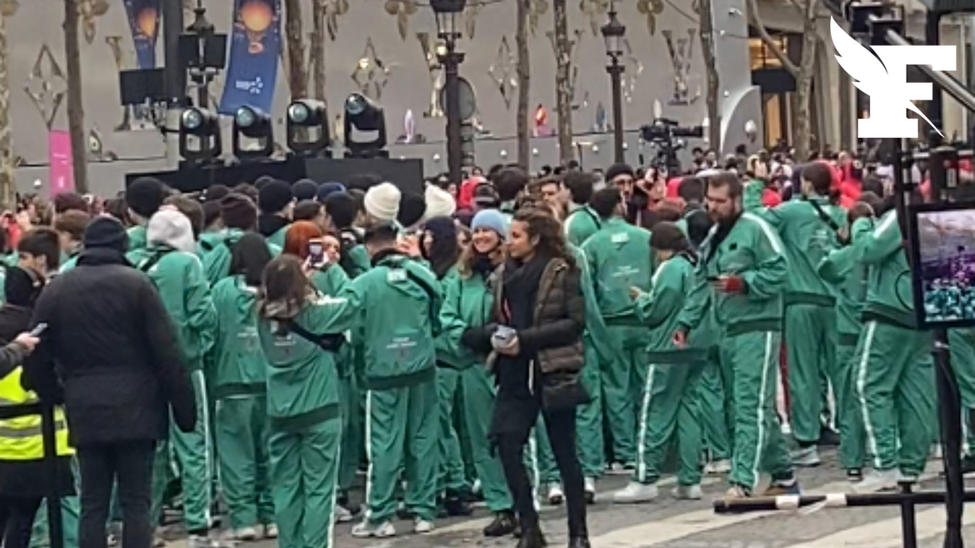 Paris : 450 fans de Squid Game rejouent au «1,2,3 Soleil» sur la plus belle avenue du monde