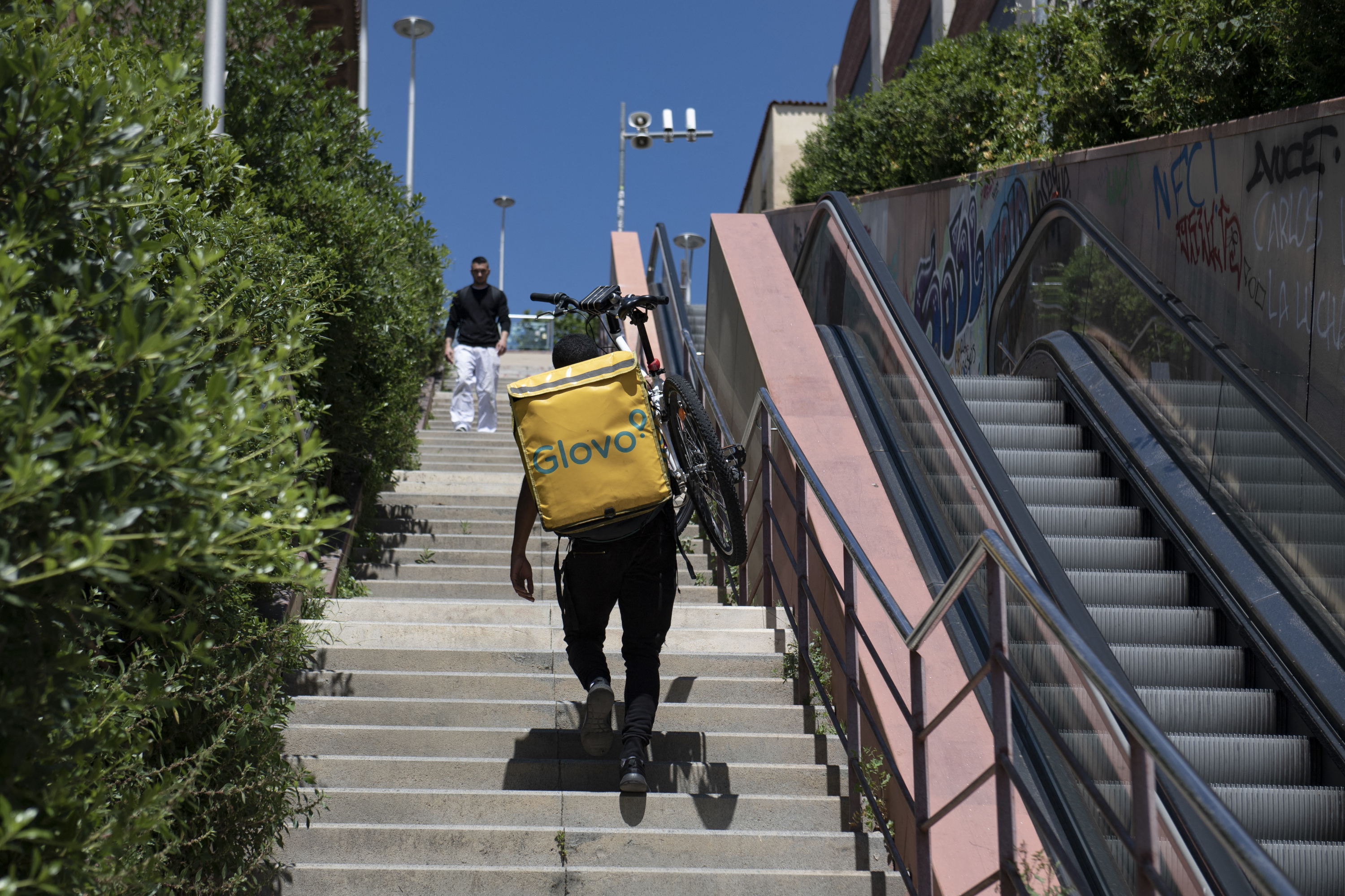 Le groupe Glovo annonce qu’il va salarier ses livreurs à domicile en Espagne