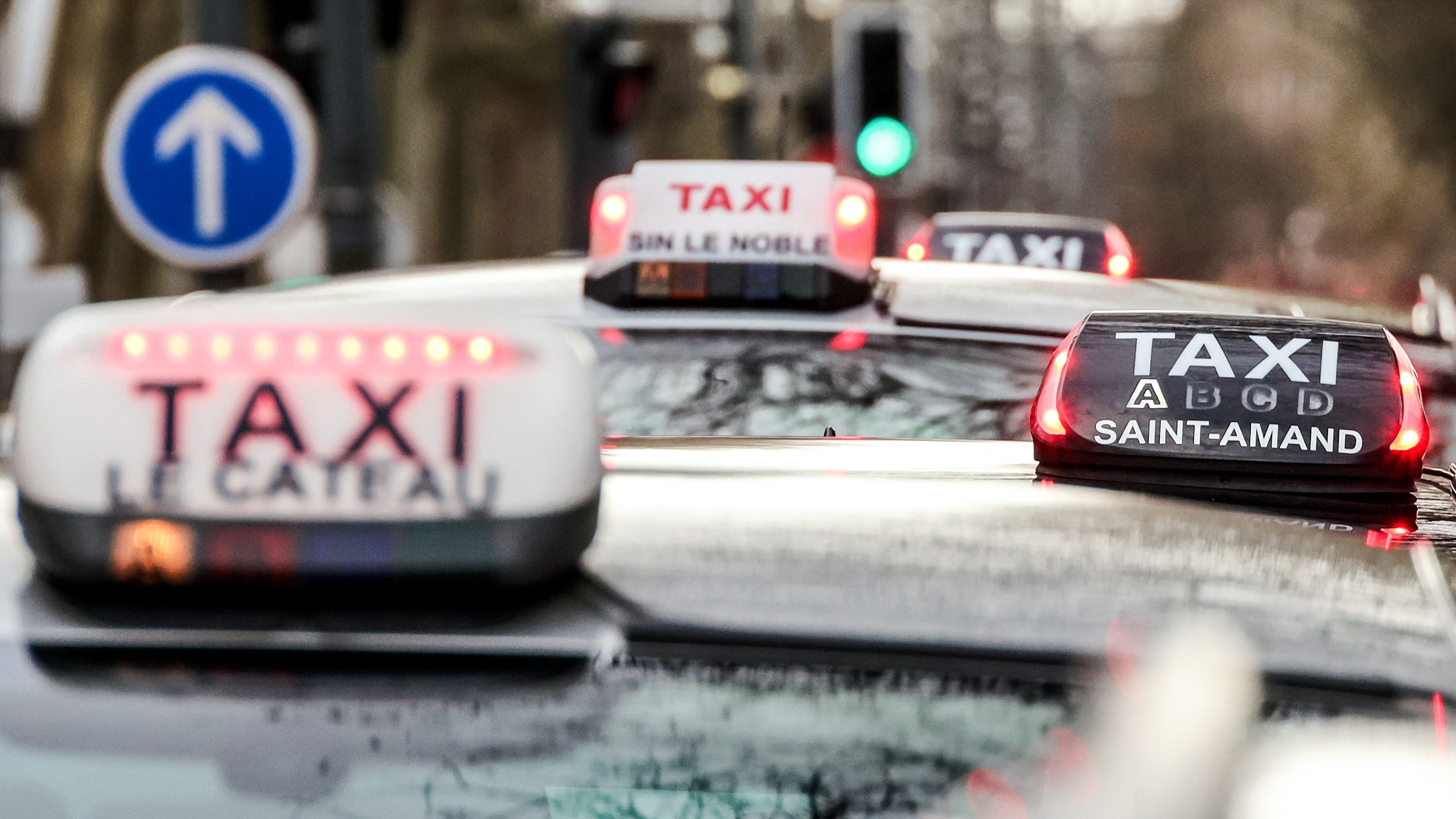 Opérations escargot, axes bloqués... En colère, les taxis paralysent les routes ce lundi