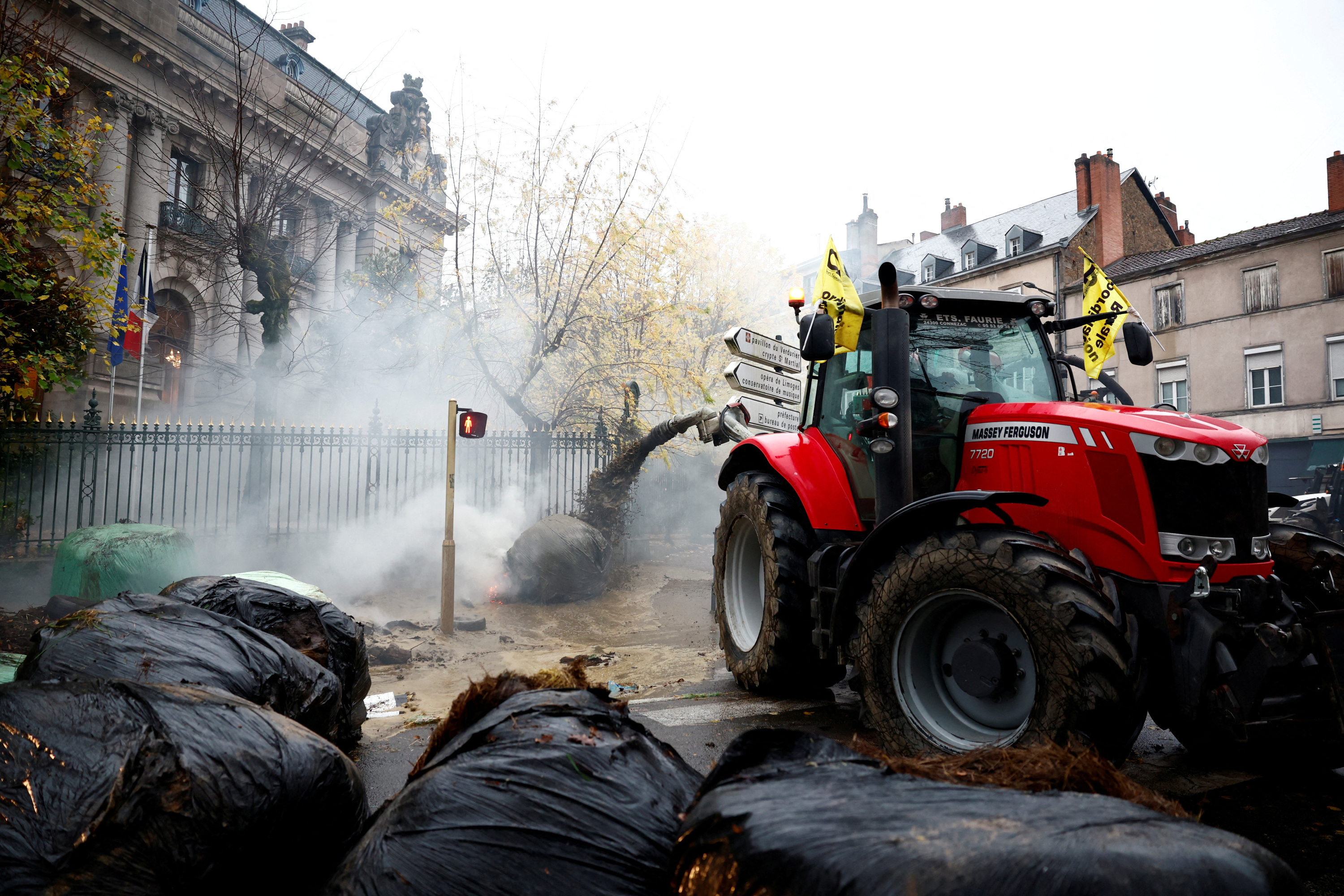 Des agriculteurs prévoient de rendre «visite» aux députés qui ont voté la censure du gouvernement