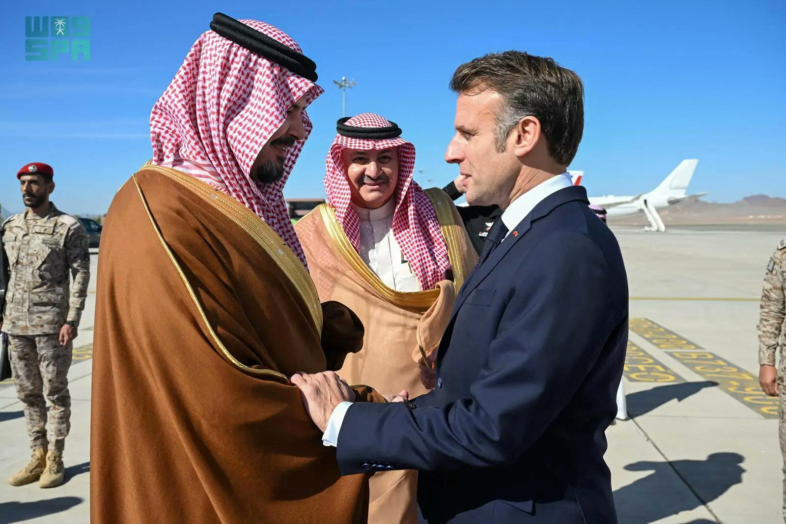 Censure du gouvernement : Emmanuel Macron de retour à l'Élysée après sa visite en Arabie saoudite