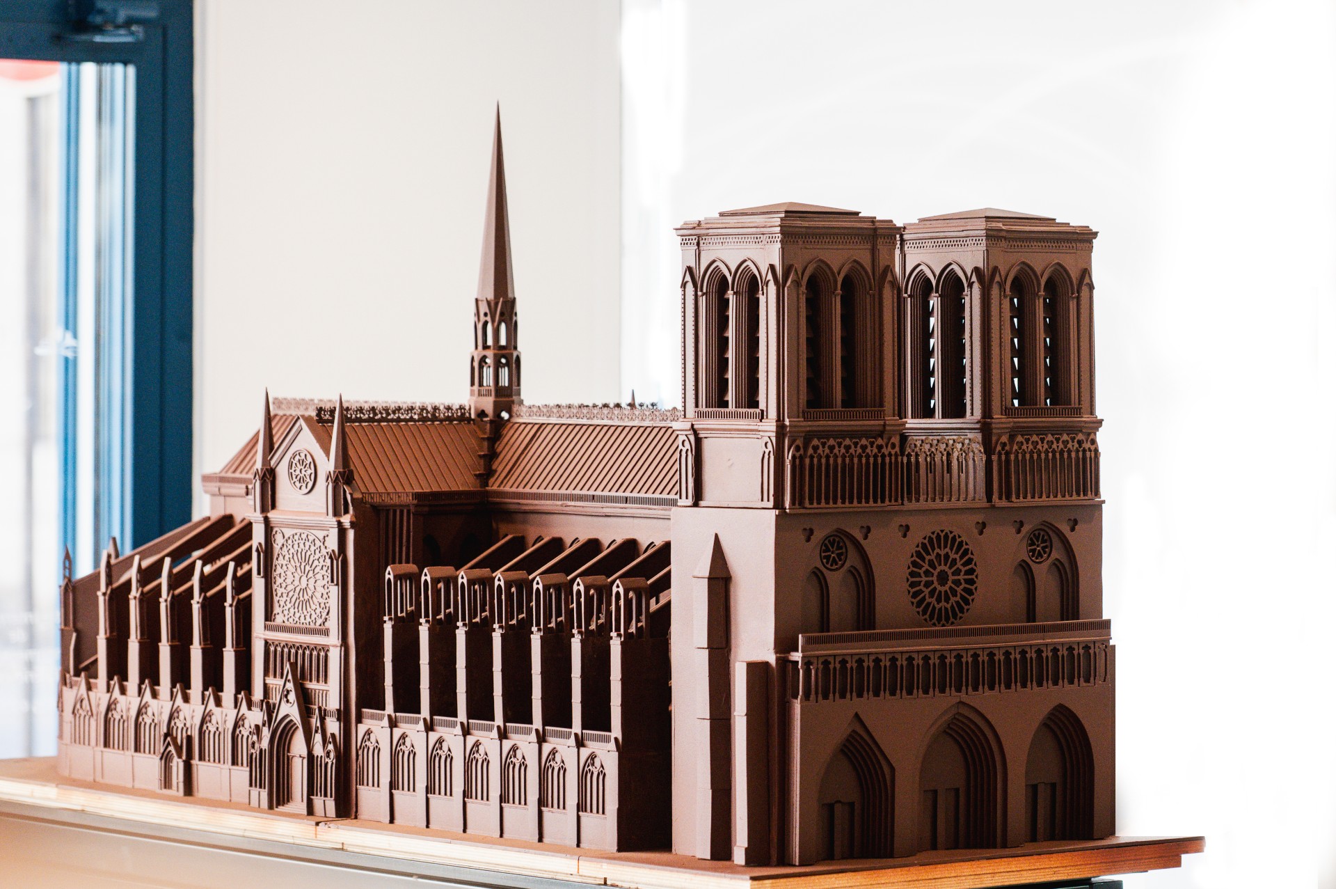 Le chocolatier drômois Valrhona propose une cathédrale en chocolat géante pour la réouverture de Notre-Dame de Paris