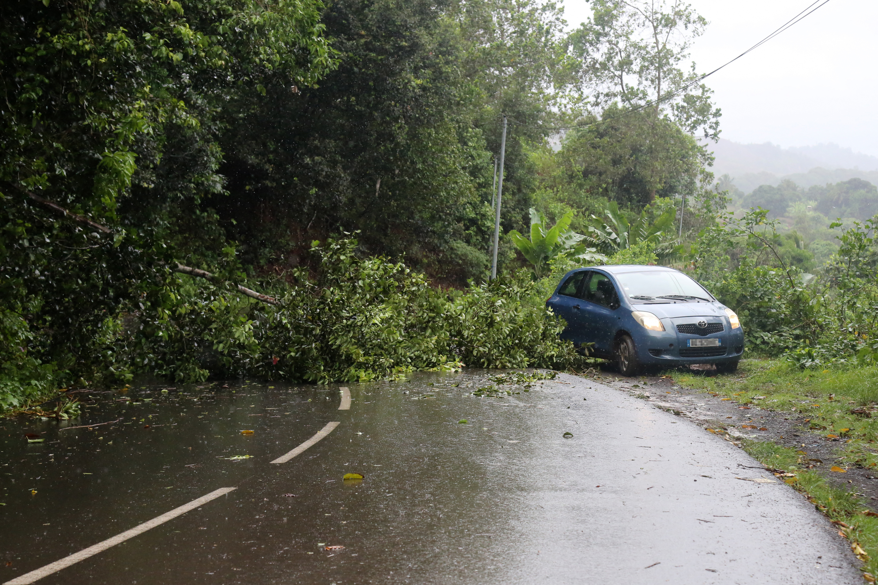 Cyclone Chido : en alerte violette, le plus haut niveau, Mayotte se barricade