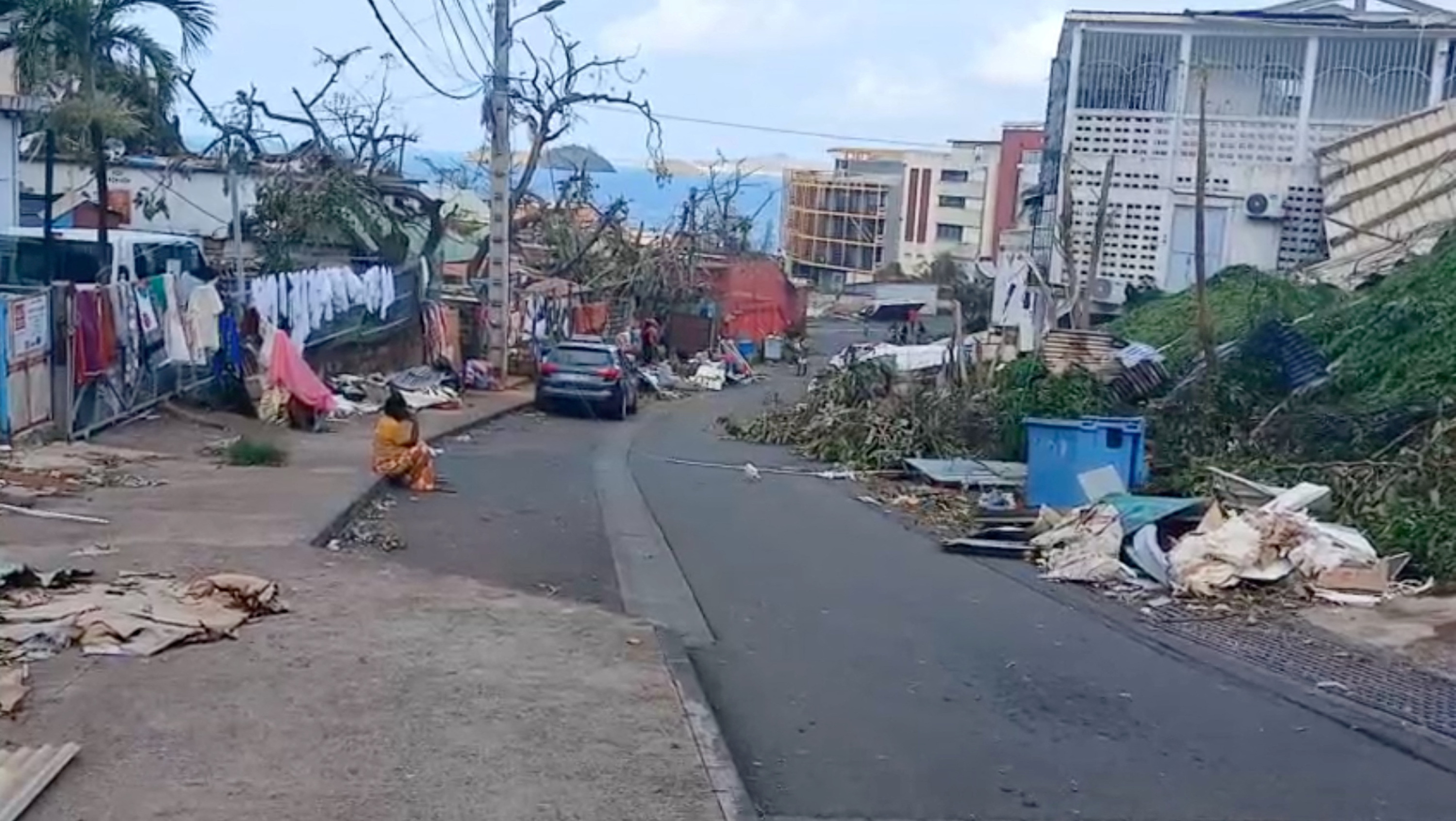 «C’est un carnage» : scènes de chaos à Mayotte après le passage du cyclone Chido