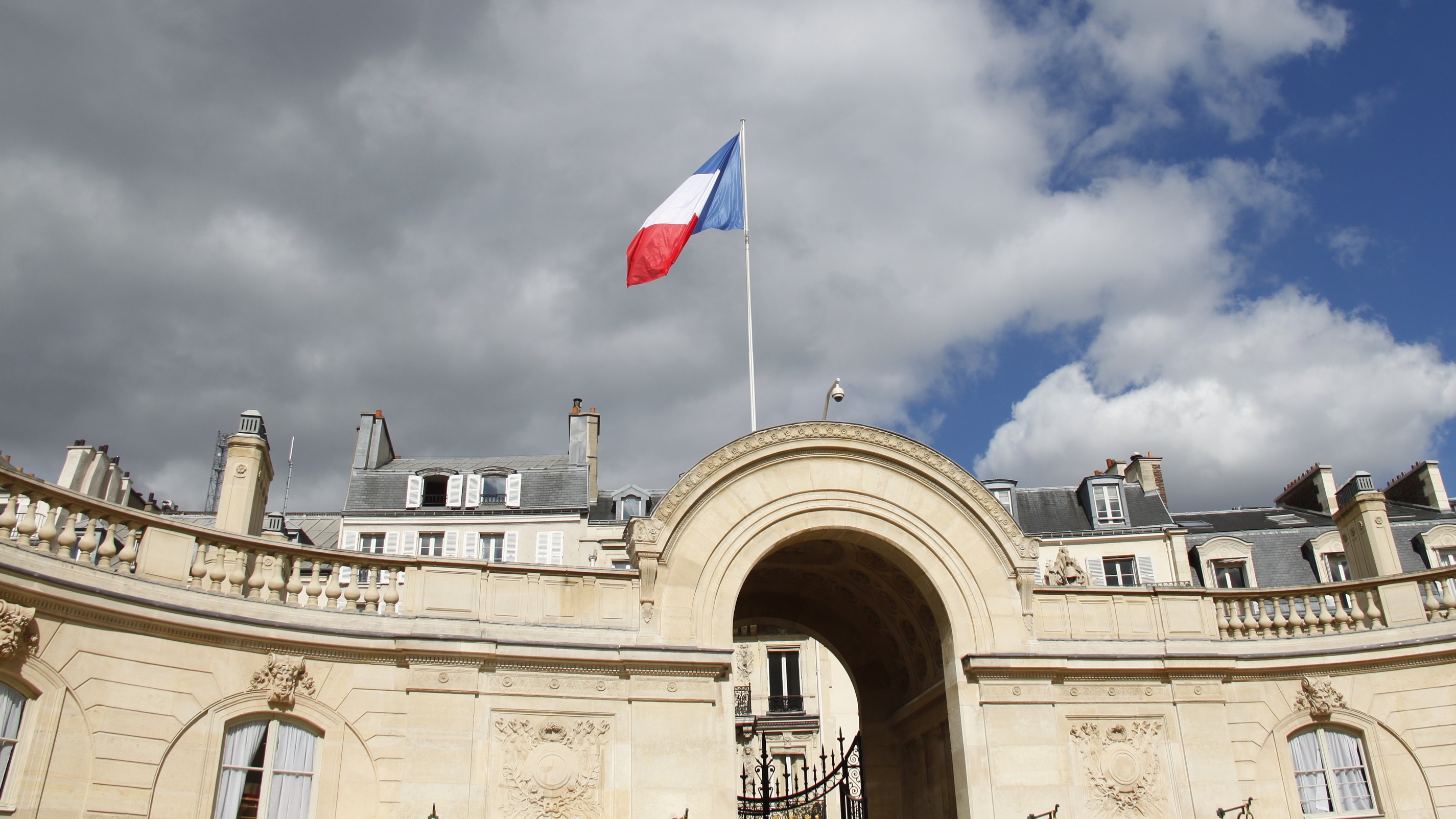 Plus de la moitié des Français veulent mettre fin à la Ve République, selon un sondage