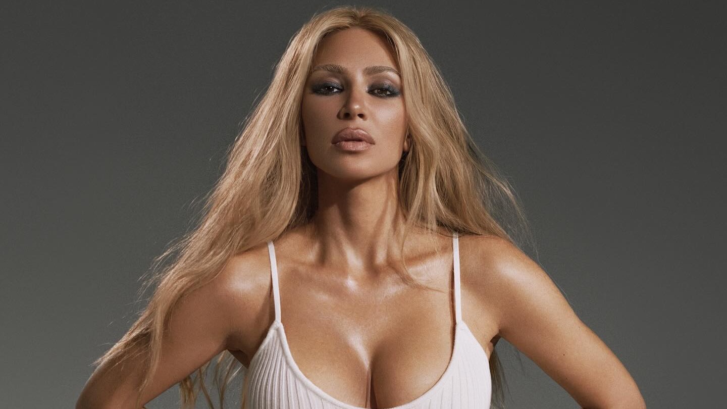 Tout sauf elle-même» : Kim Kardashian méconnaissable pour sa dernière  campagne de lingerie