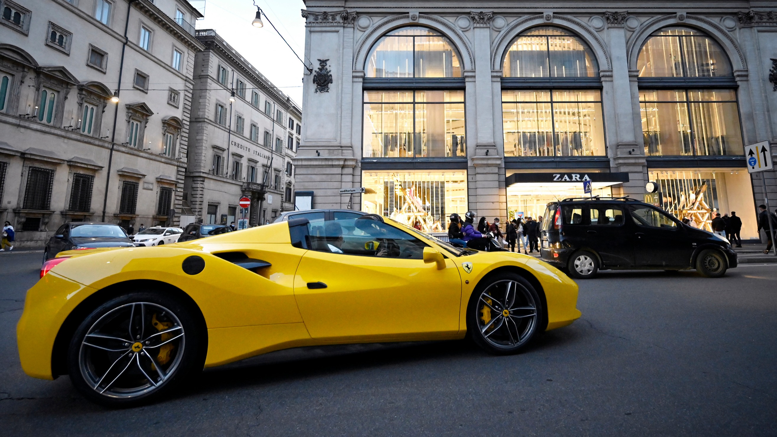 Nice : guidé par son GPS vers la cité des Moulins, un couple d’Américains à bord d’une Ferrari détroussé et frappé