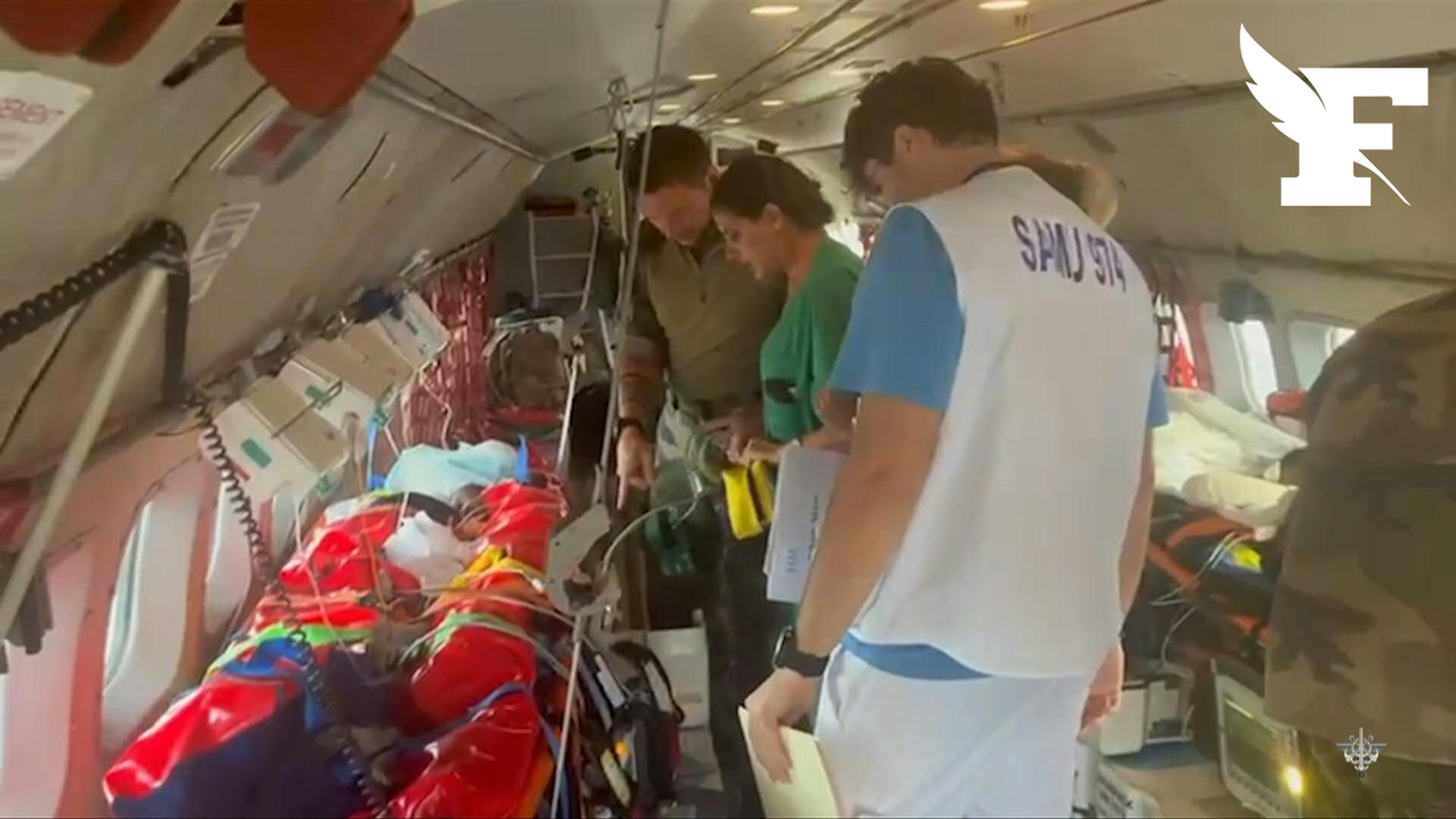 Cyclone Chido: les images du rapatriement par avions militaires des patients mahorais vers La Réunion