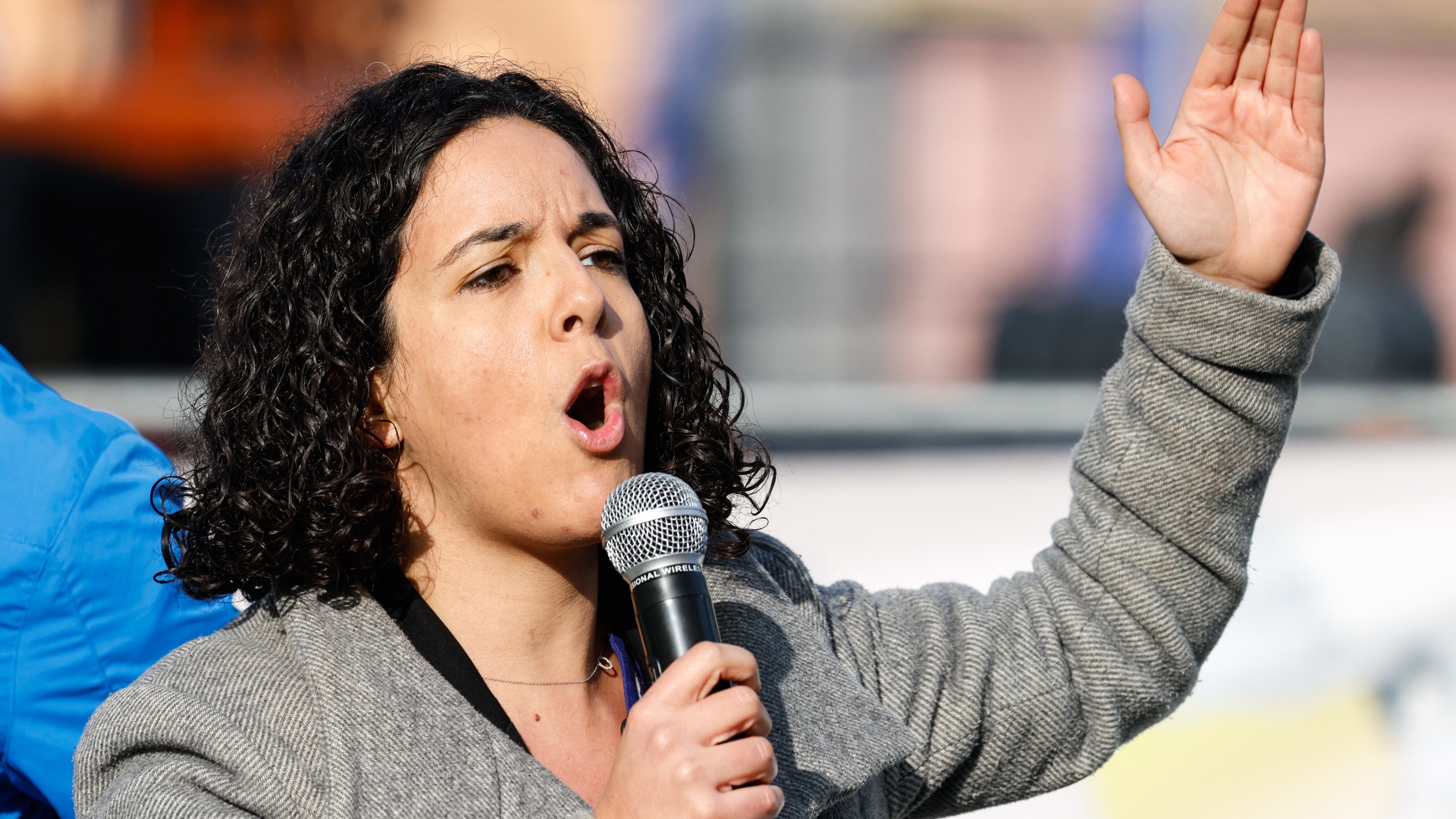 «Vous ne savez pas laisser une femme finir sa phrase» : échange très tendu entre Manon Aubry et Julien Odoul