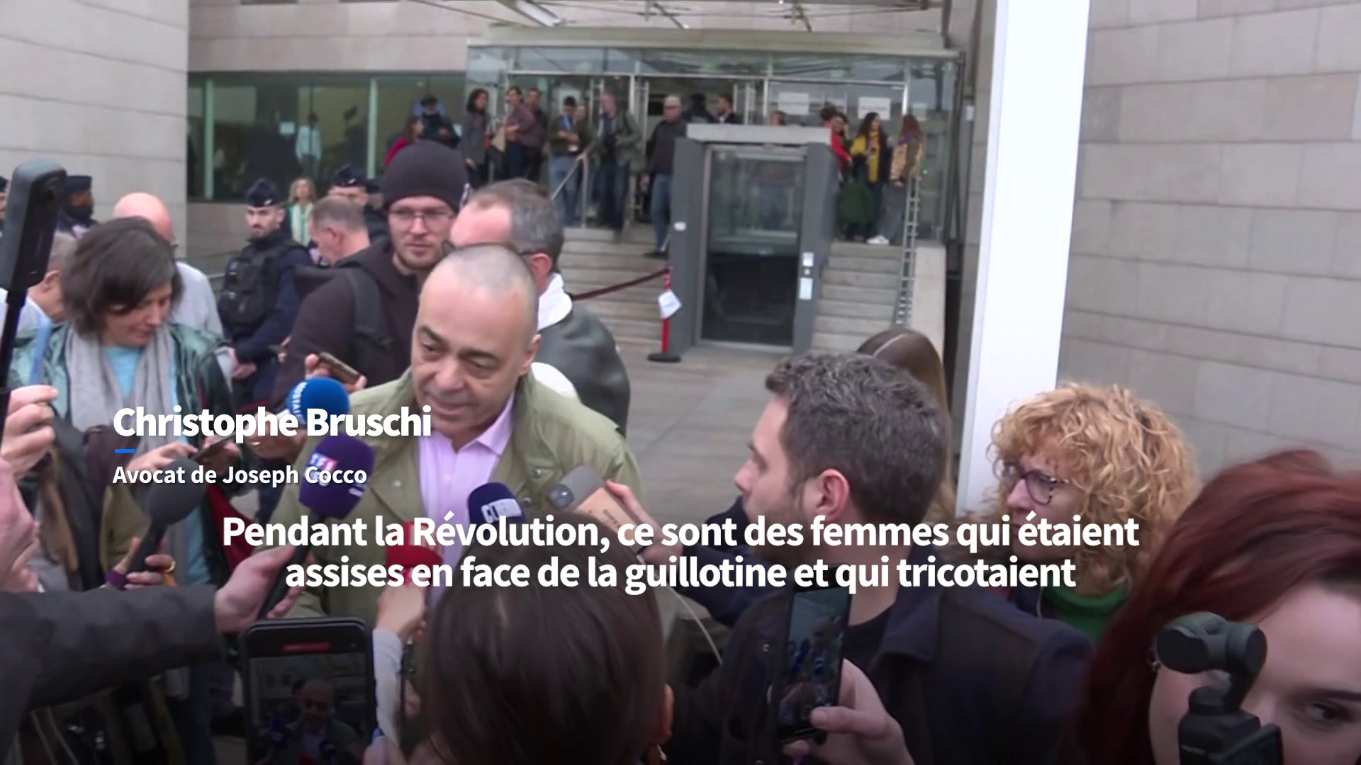 «Tricoteuses !», «hystériques»... : les images de l’altercation entre un avocat de la défense et des militantes féministes après le verdict des viols de Mazan