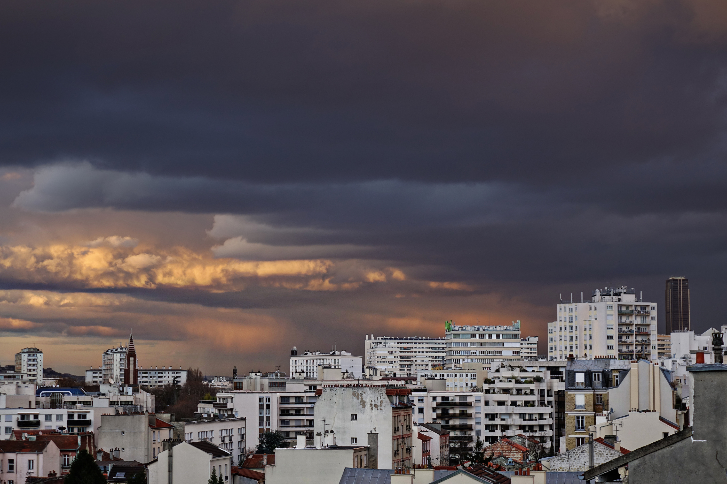 La météo de ce week-end : un temps humide avec du vent et de la neige en montagne