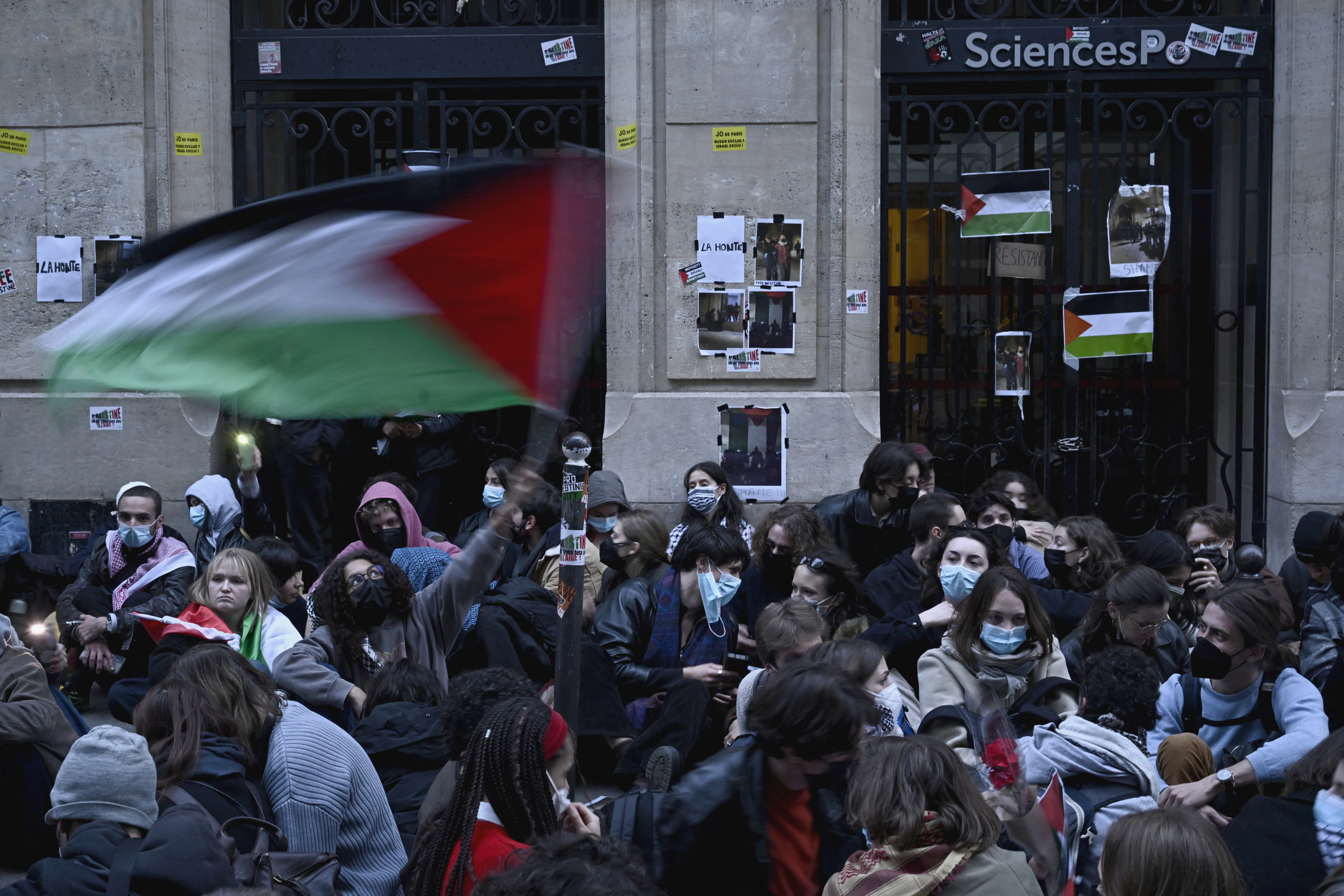 Menton : une étudiante de Sciences Po condamnée par la justice pour des tags propalestiniens sur l’établissement