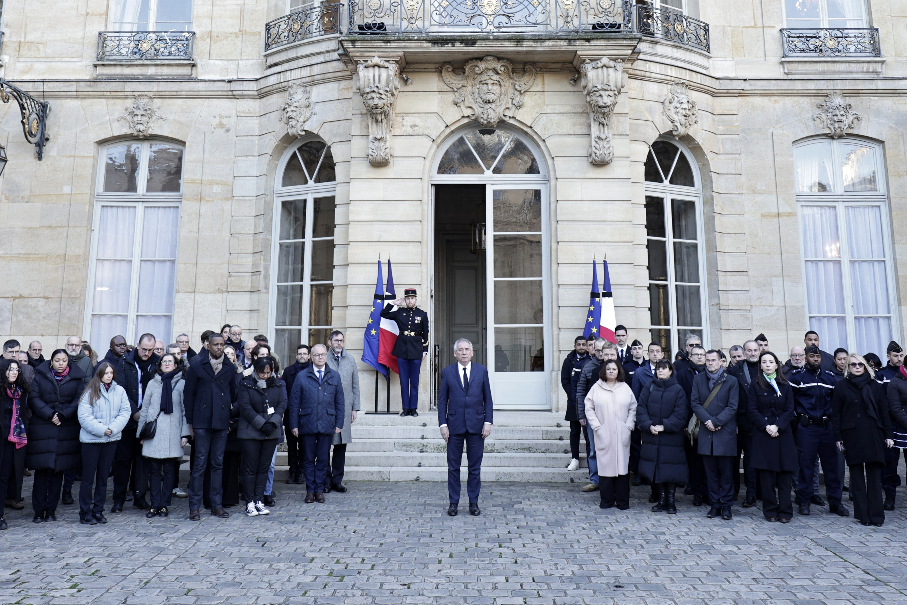 Une «communion dans le deuil» : une minute de silence pour Mayotte observée à l’Élysée, à Matignon et partout en France