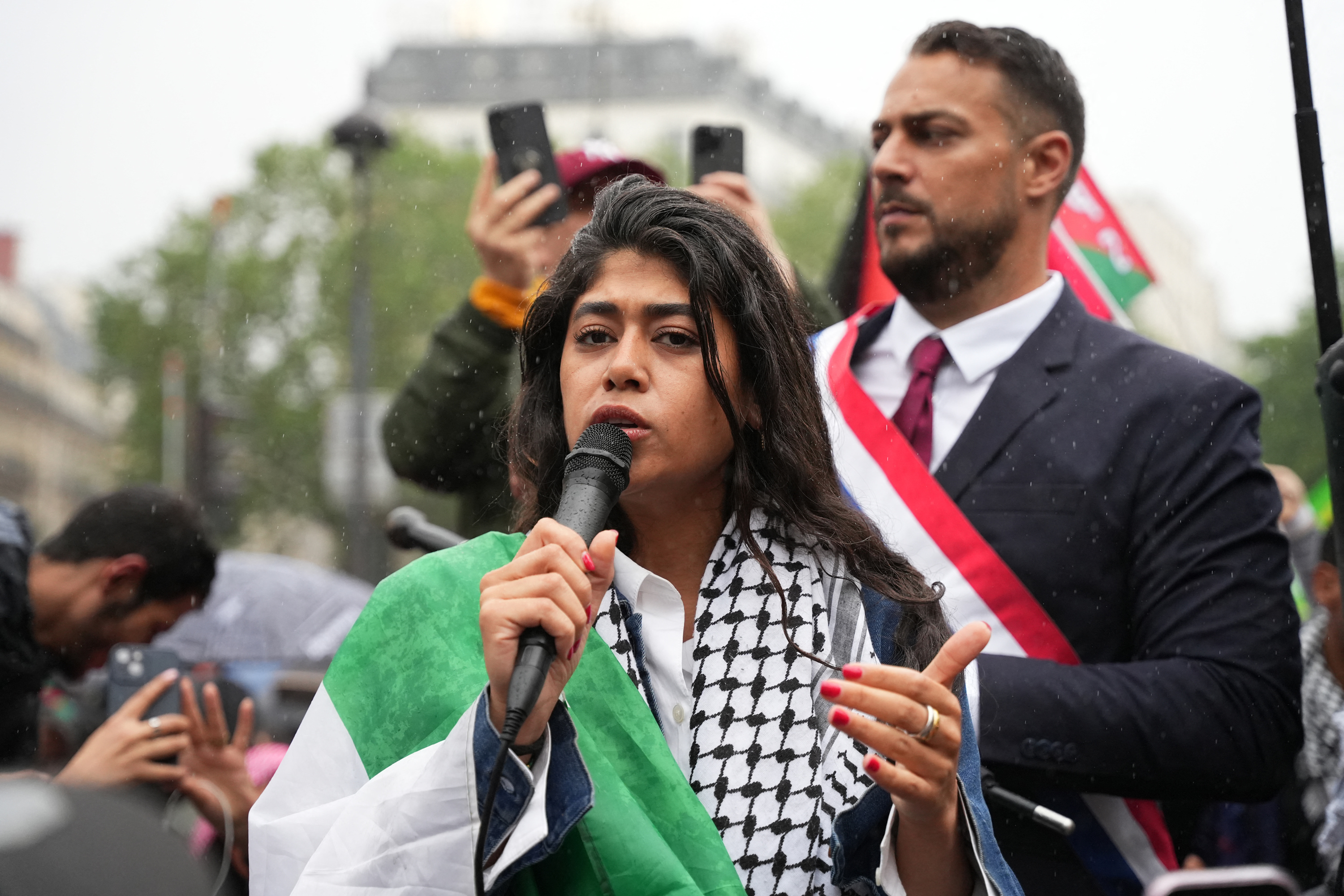 Rima Hassan appelle à la «Révolution» et à la «prise de l’Élysée» contre le nouveau gouvernement Bayrou