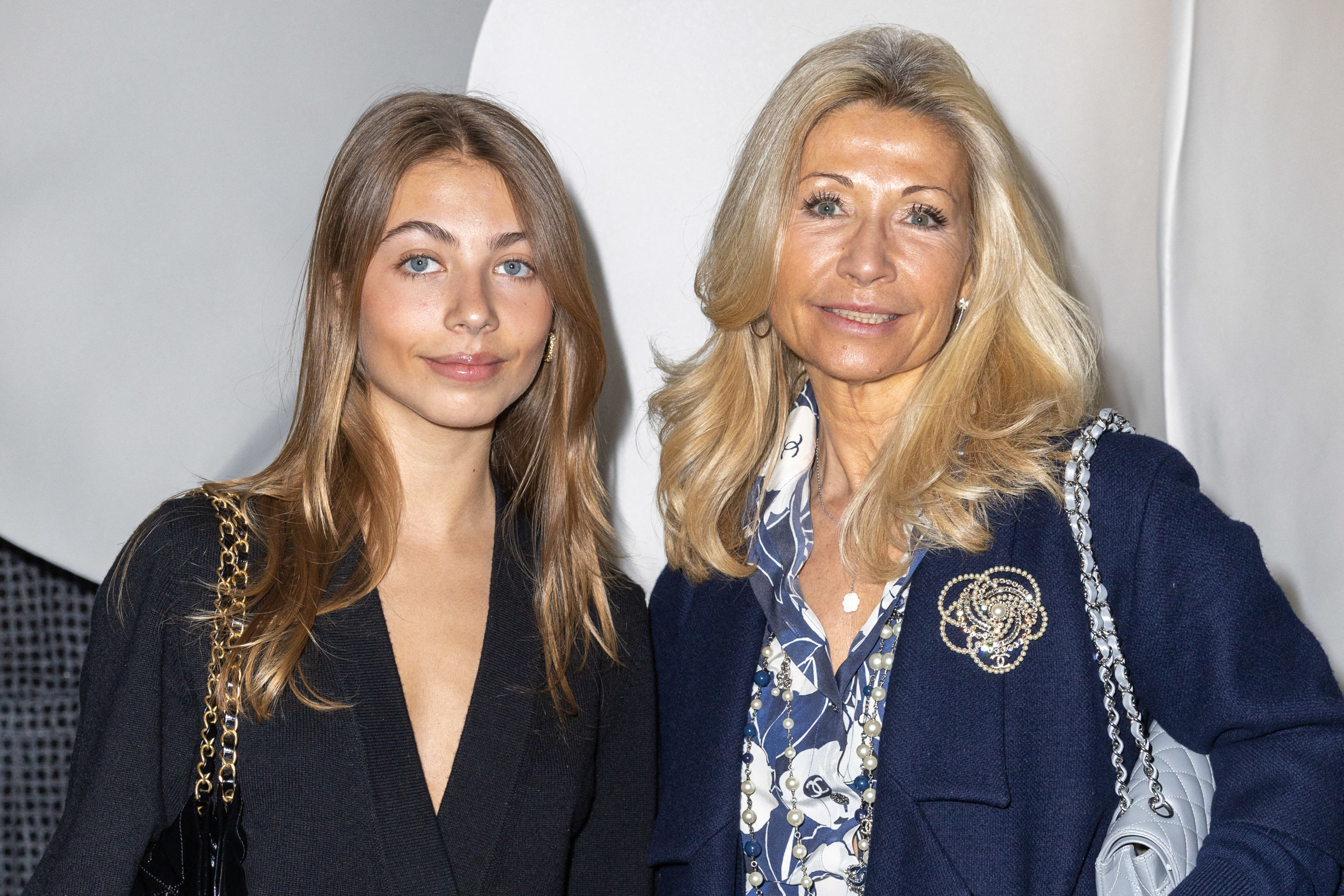 GALA VIDEO - Jean-Paul Belmondo et Natty, leur fille Stella a suivi de  prestigieuses études : découvrez son parcours