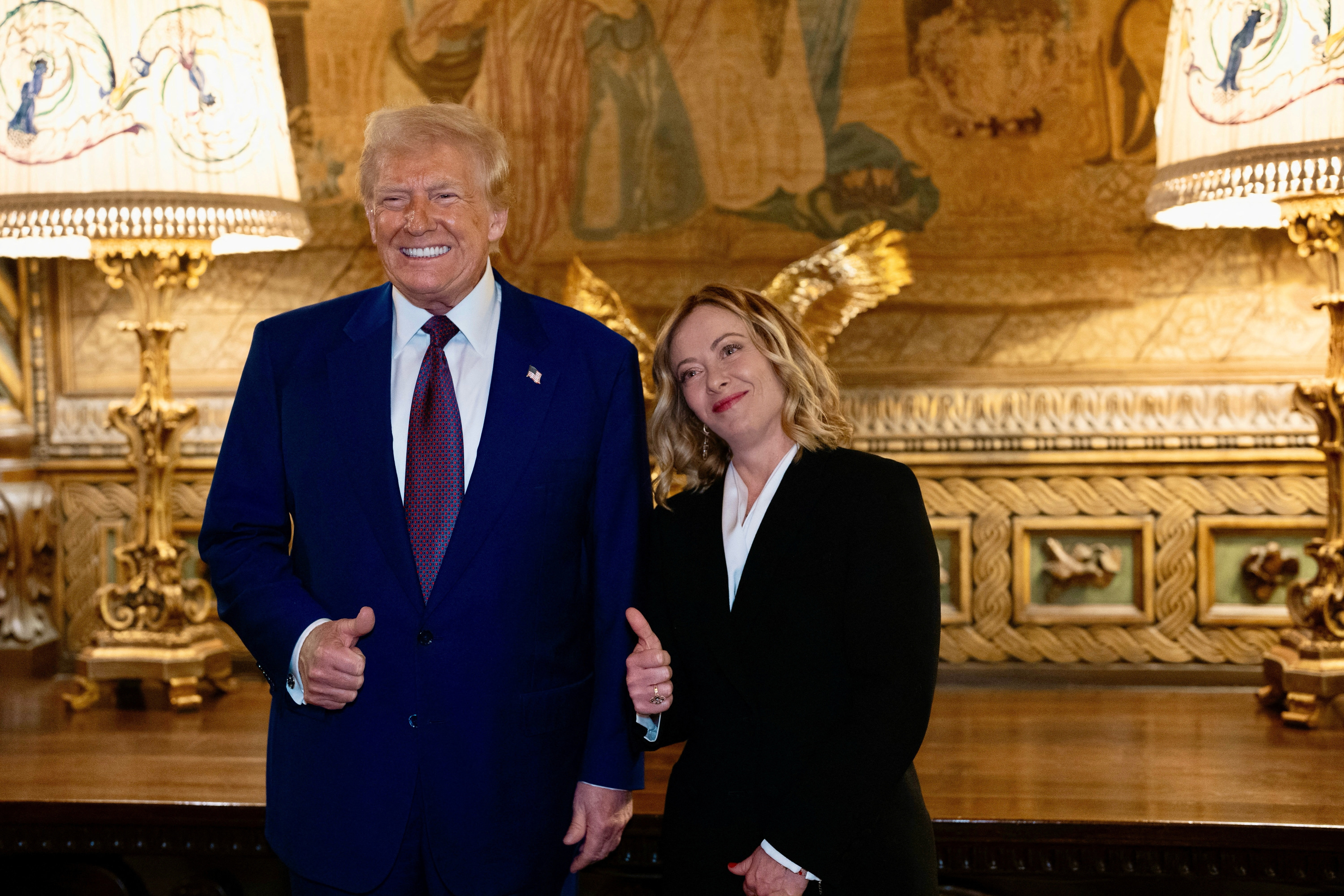 «Une femme fantastique, elle a conquis l’Europe» : Giorgia Meloni reçue par Donald Trump en Floride