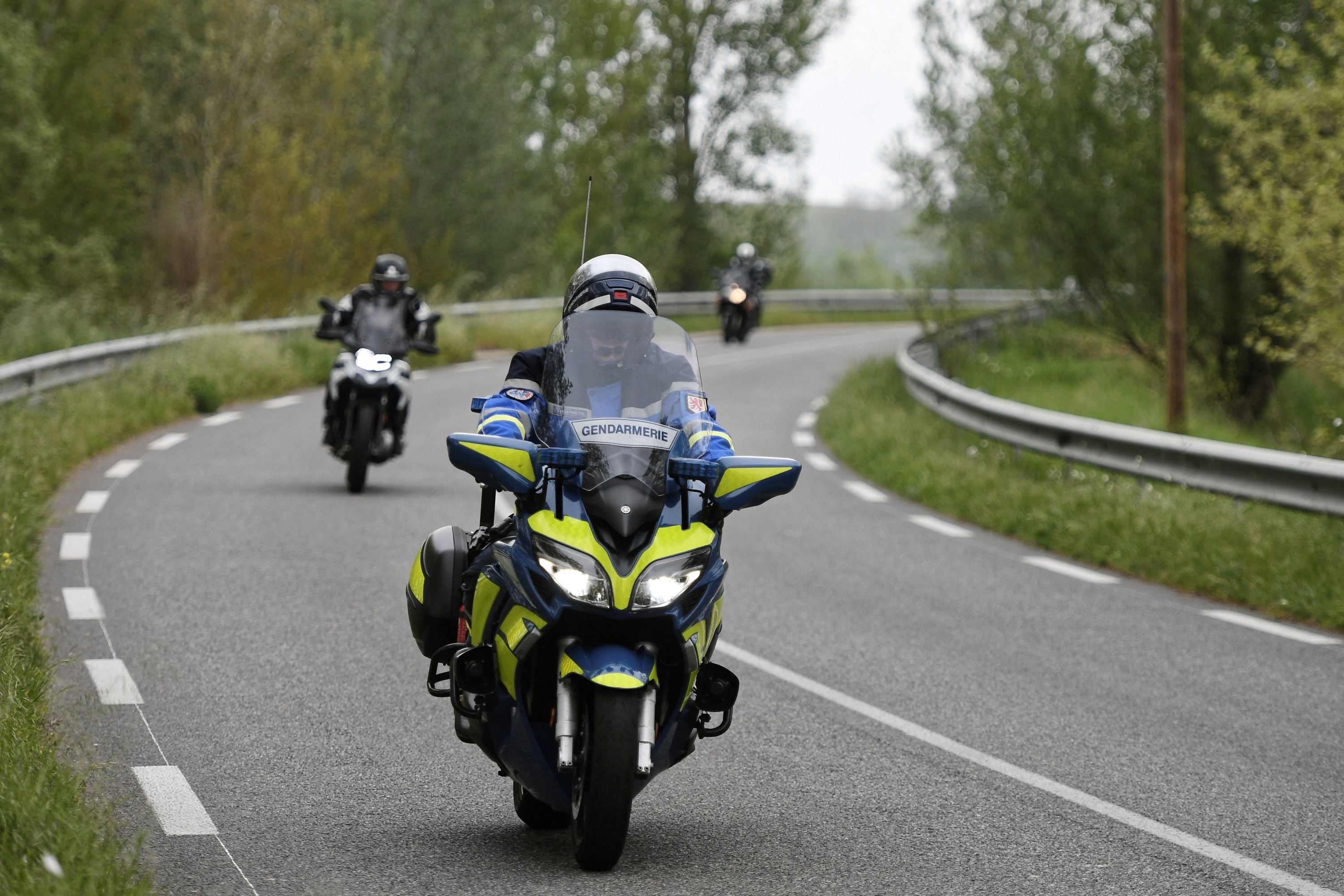 Gironde : un motard roulant à 150 km/h percute un gendarme dans sa fuite