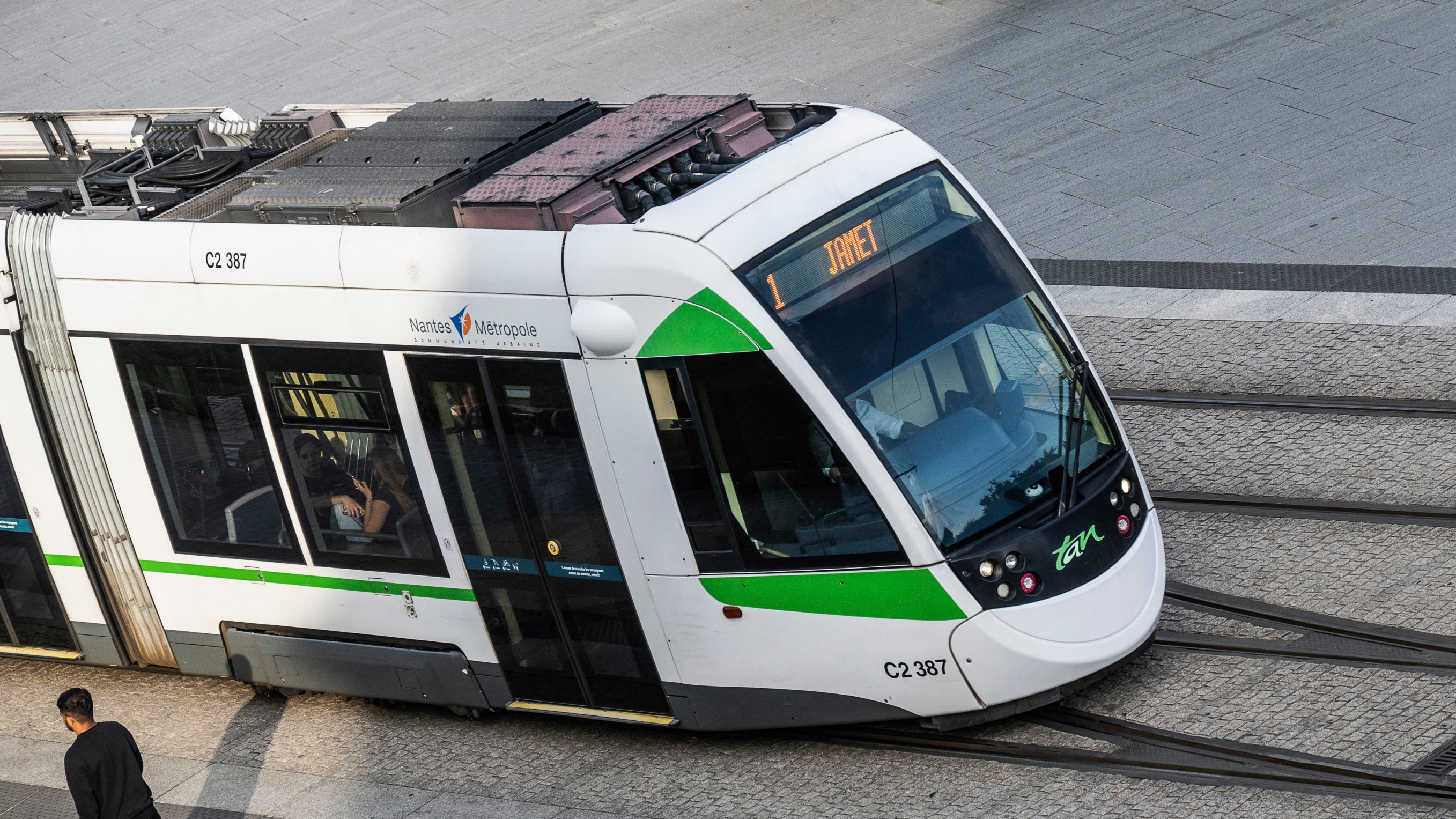 Nantes : après des tirs sur les passagers d’un tram, les syndicats à bout