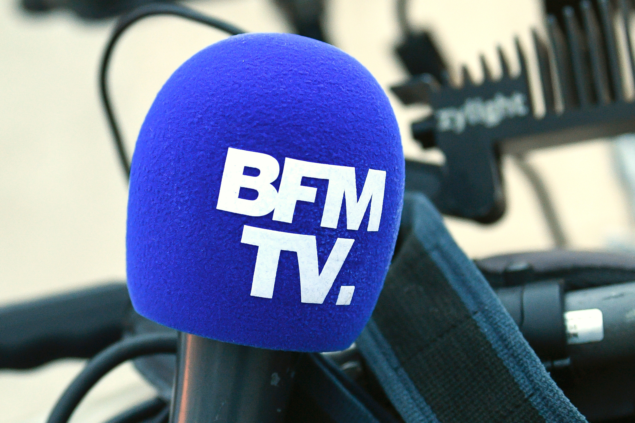 Deux journalistes de BFMTV agressées à Évreux en marge d’un direct