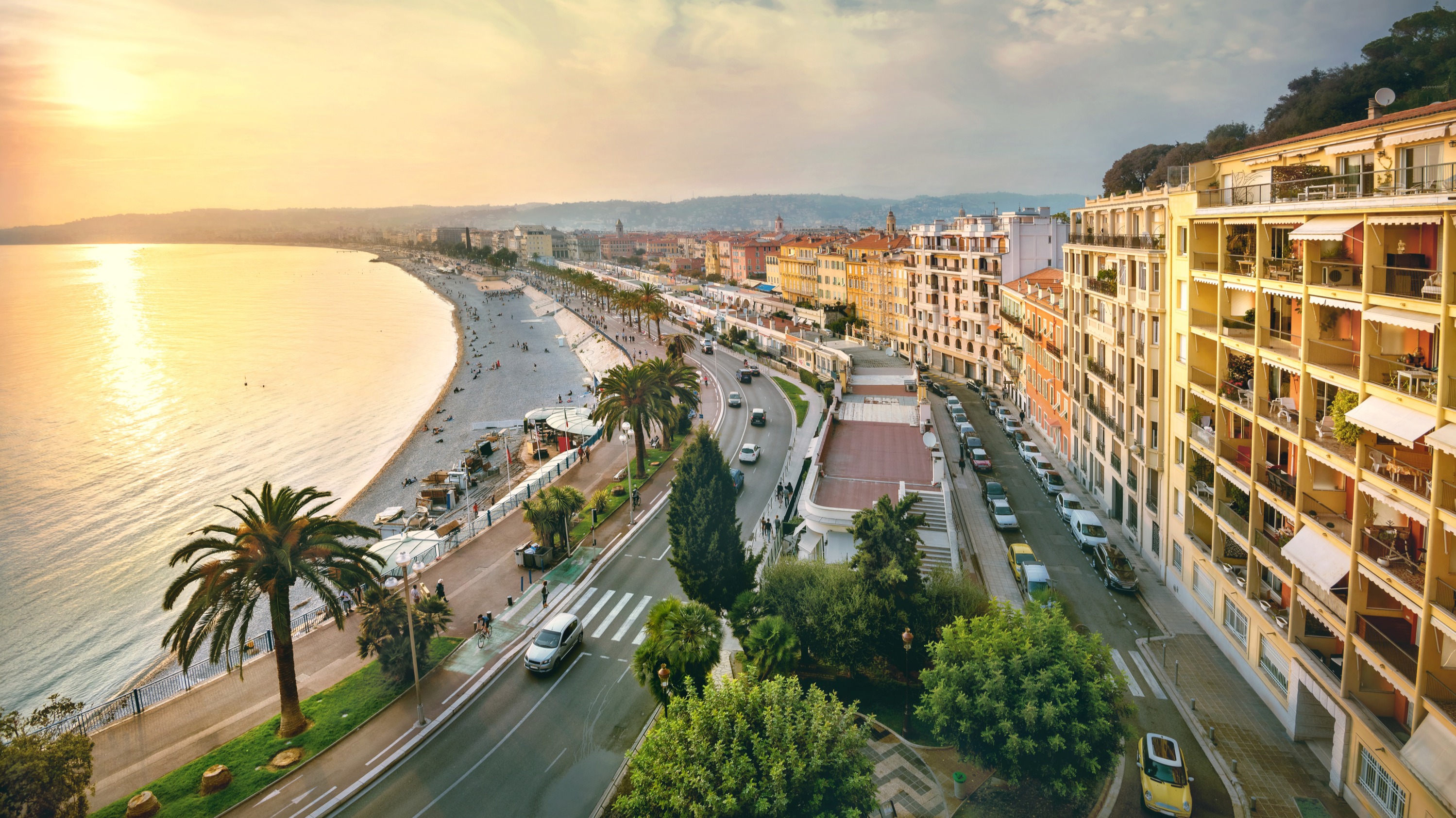 Nice : un cycliste meurt percuté par une voiture sur la promenade des Anglais, un homme de 20 ans en garde à vue