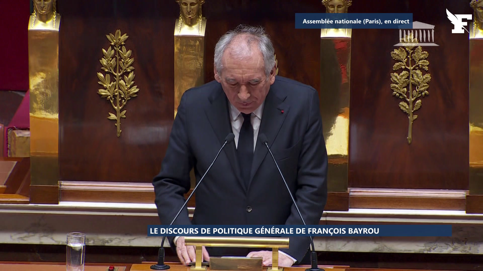 Discours de politique générale: Bayrou épingle le bilan économique de Hollande présent à l’Assemblée