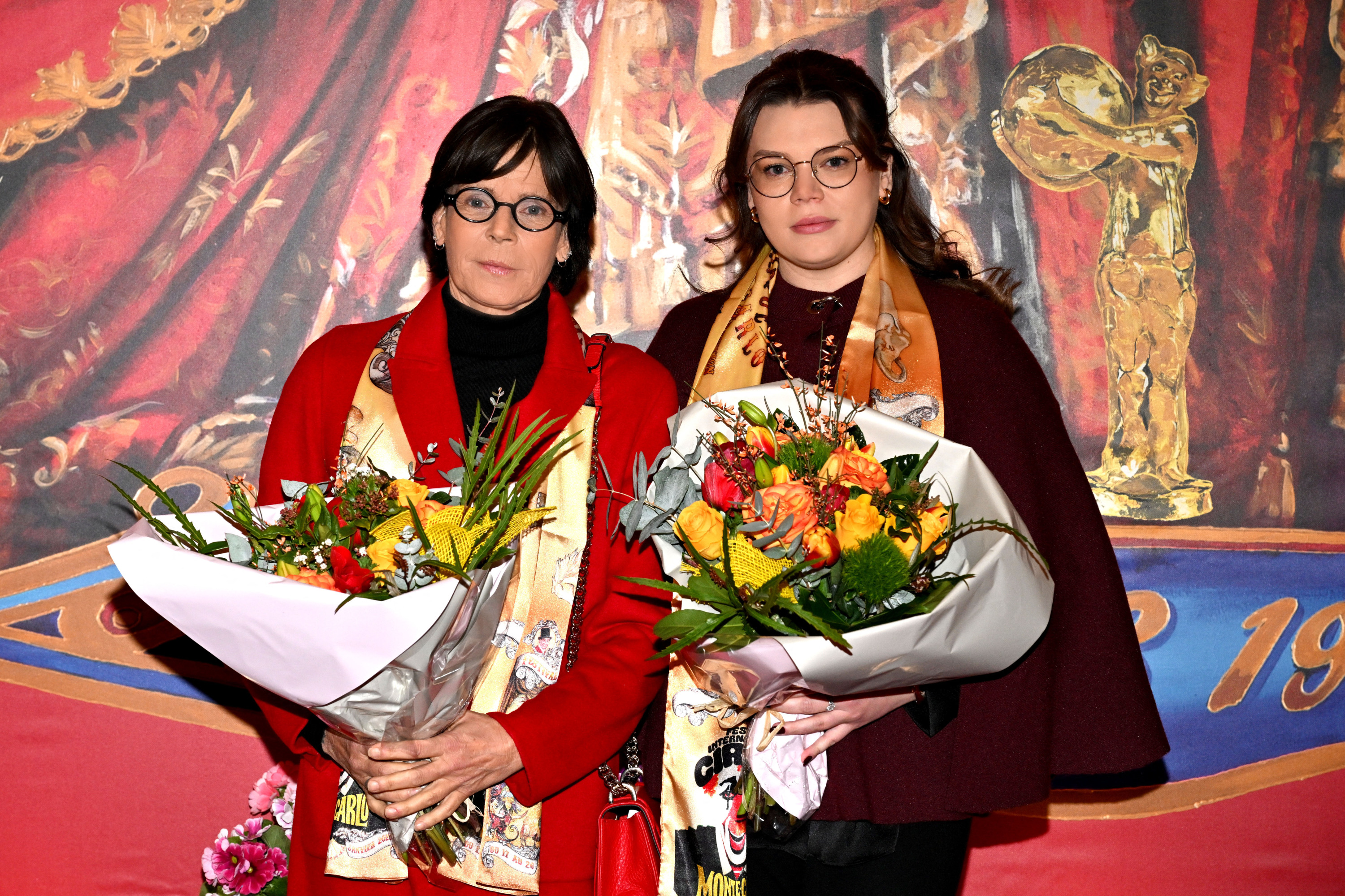 Stéphanie de Monaco entourée de ses enfants et de Stéphane Bern pour lancer  le Festival International du Cirque