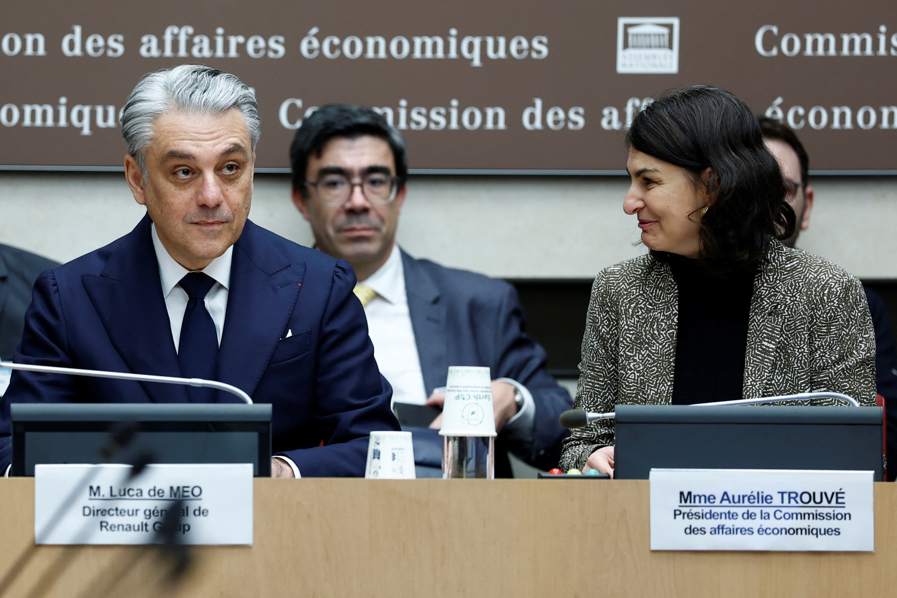 «Je travaille 60, 70, 80h par semaine» : le directeur général de Renault défend sa rémunération devant les députés