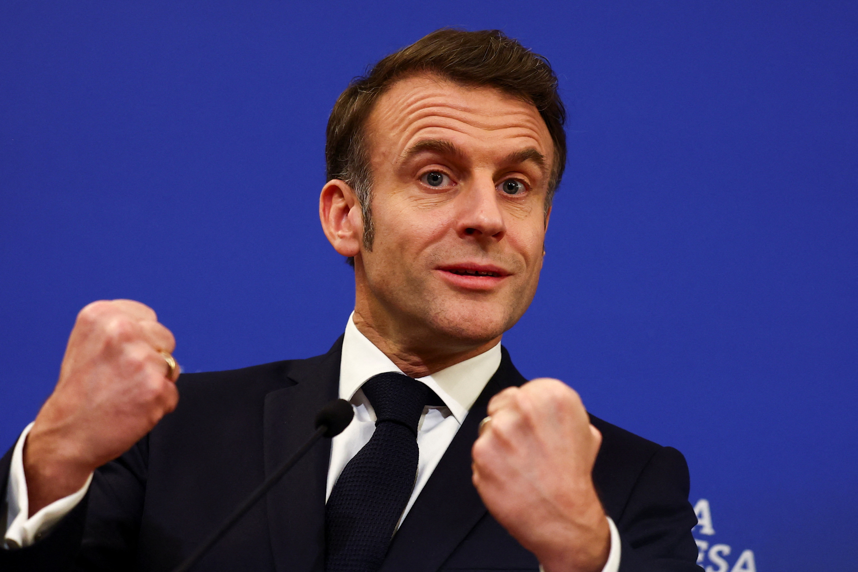 Commerce : l’Union européenne prévoit des «tarifs réciproques» sur l’acier et l’aluminium, annonce Macron